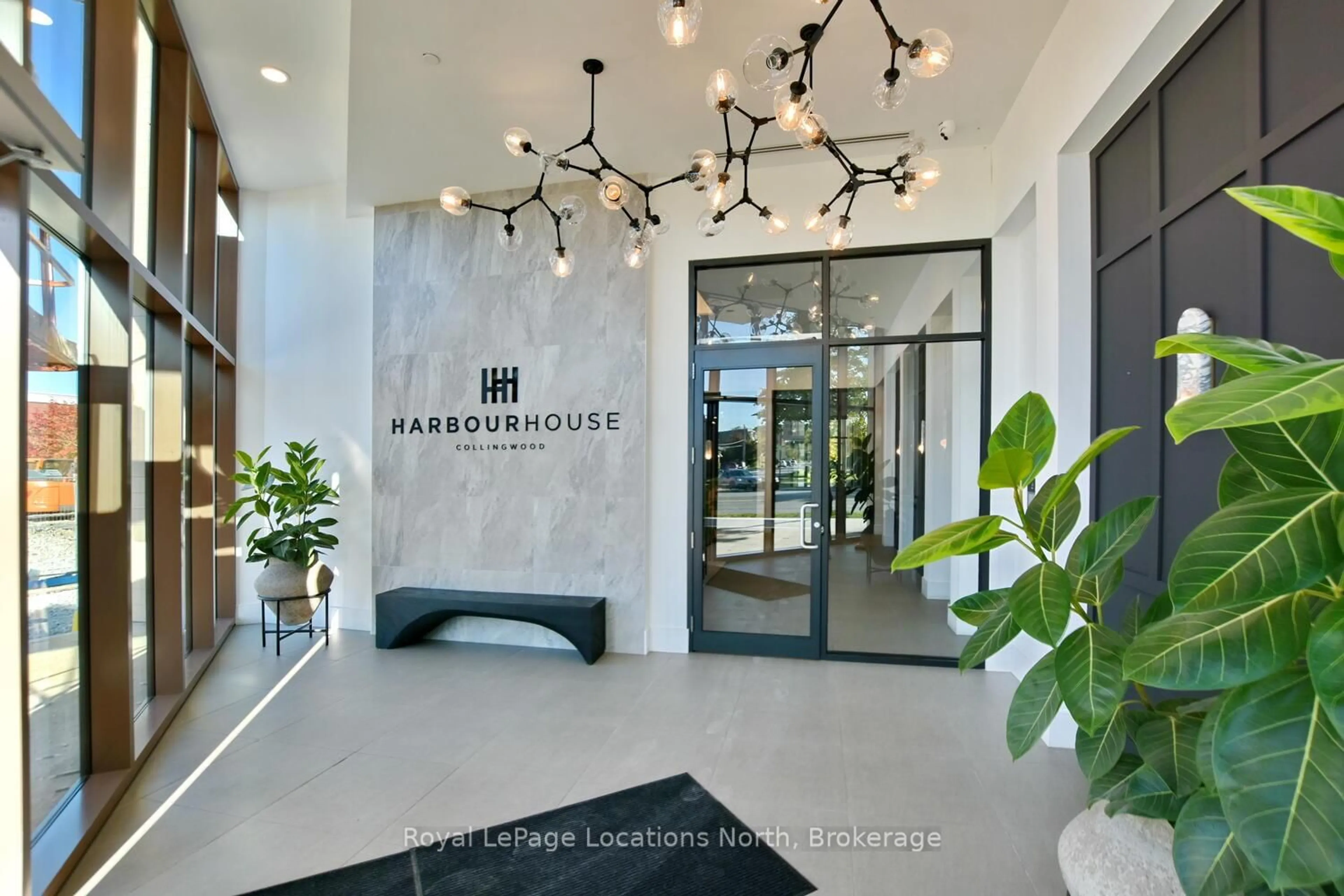 Indoor foyer for 31 Huron St #603, Collingwood Ontario L9Y 5T7