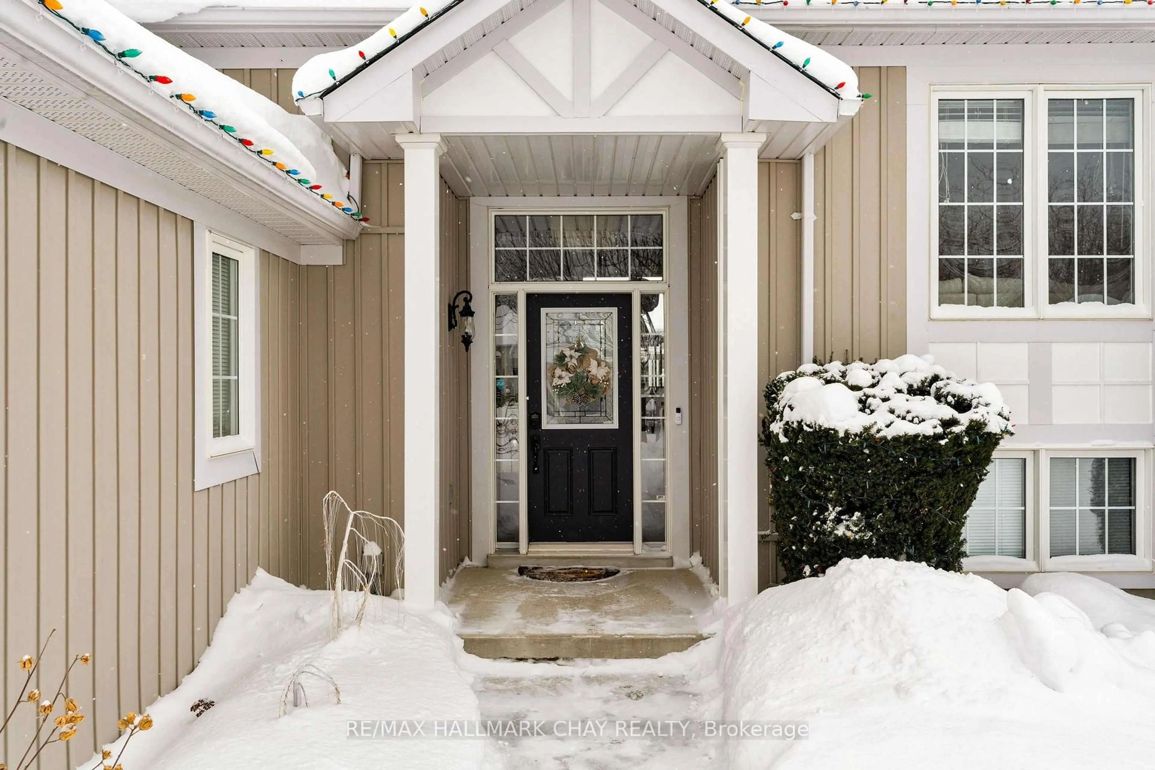 Indoor entryway for 204 Forest Cres, Clearview Ontario L0M 1S0