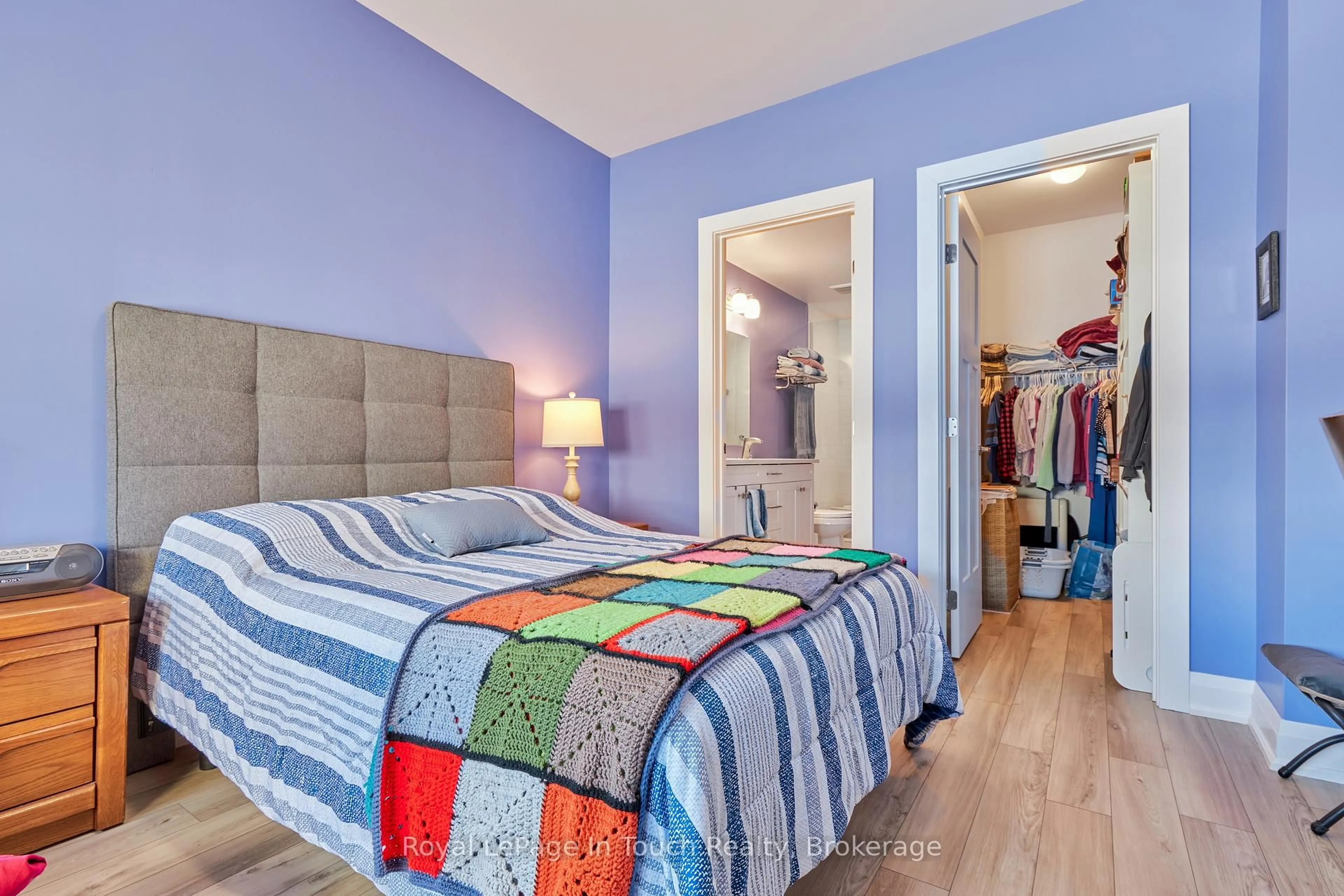 Bedroom with bed, unknown for 31 Julia Cres, Midland Ontario L4R 0H5