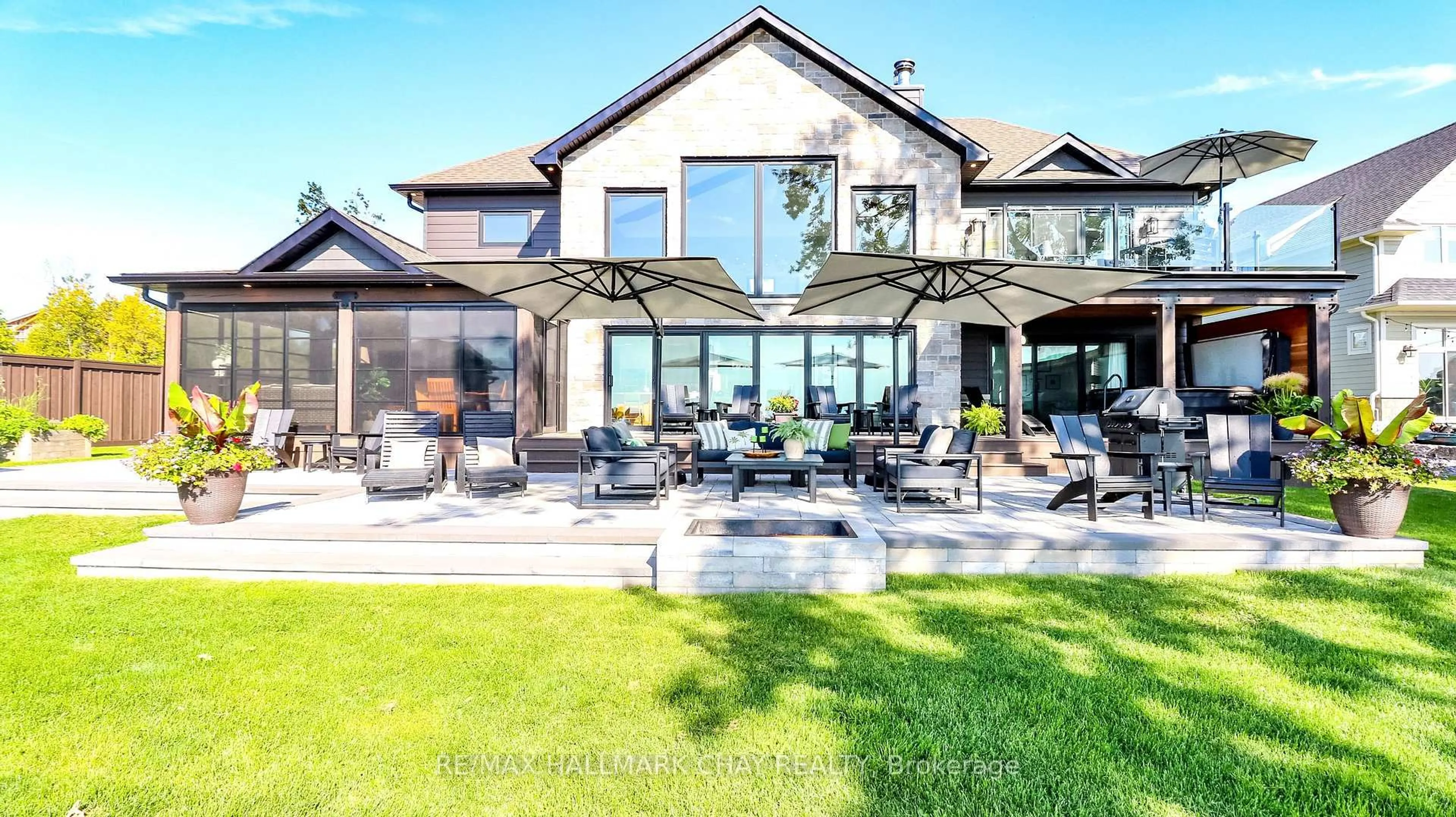 Patio, unknown for 1 Sunnyside Ave, Oro-Medonte Ontario L0L 2E0