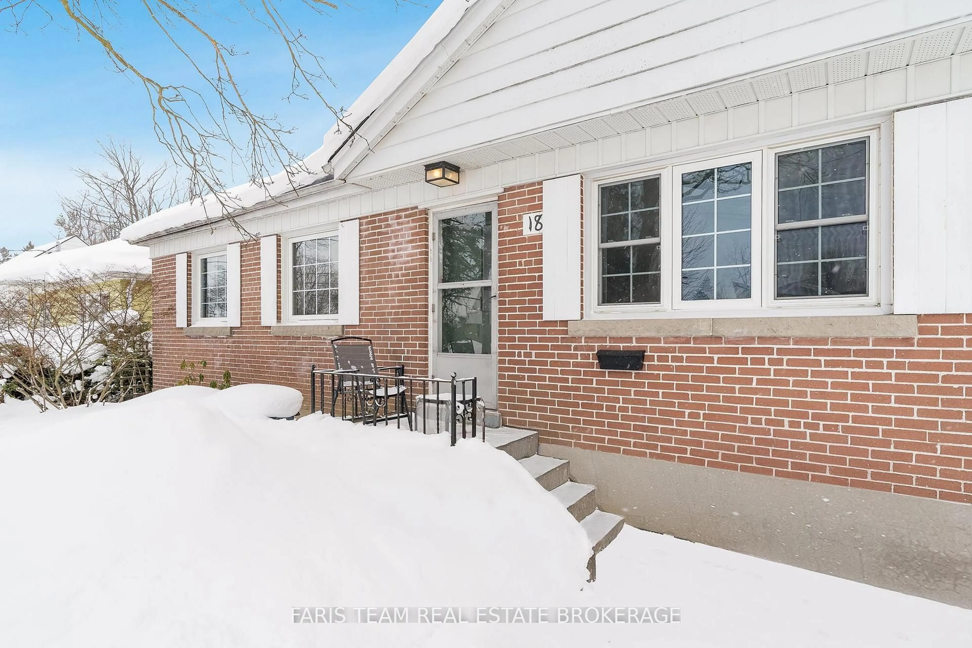 Home with brick exterior material, street for 18 Newton St, Barrie Ontario L4M 3N3