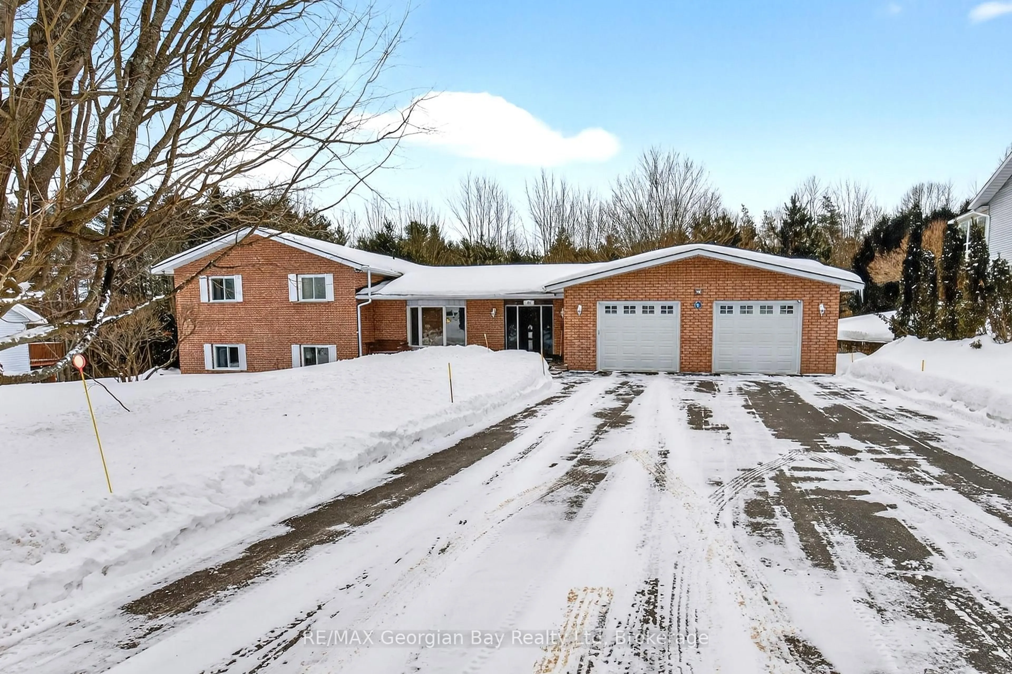 A pic from outside/outdoor area/front of a property/back of a property/a pic from drone, street for 63 Lepage Dr, Penetanguishene Ontario L9M 1R5
