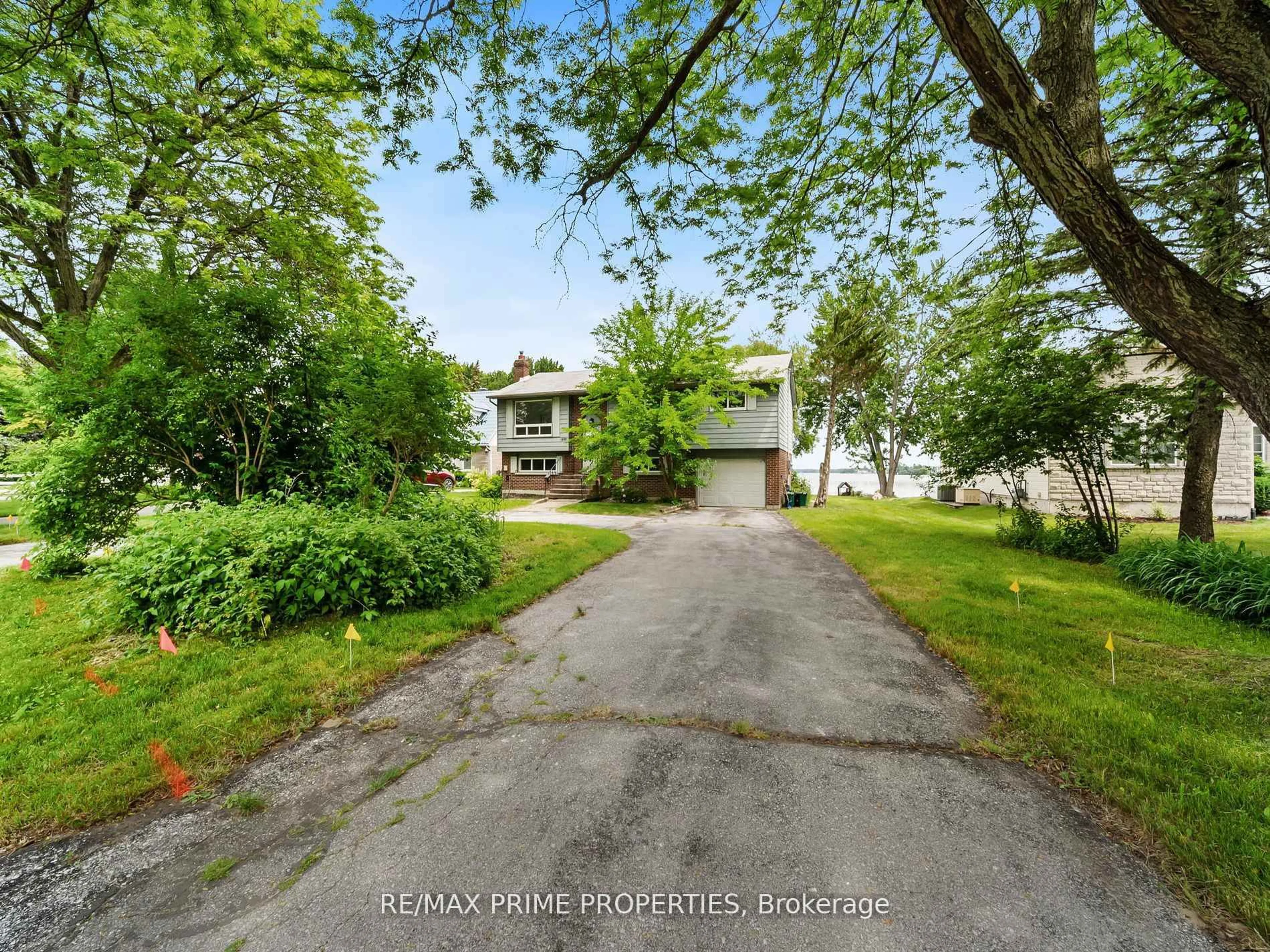 A pic from outside/outdoor area/front of a property/back of a property/a pic from drone, water/lake/river/ocean view for 691 Glen Cres, Orillia Ontario L3V 6R2