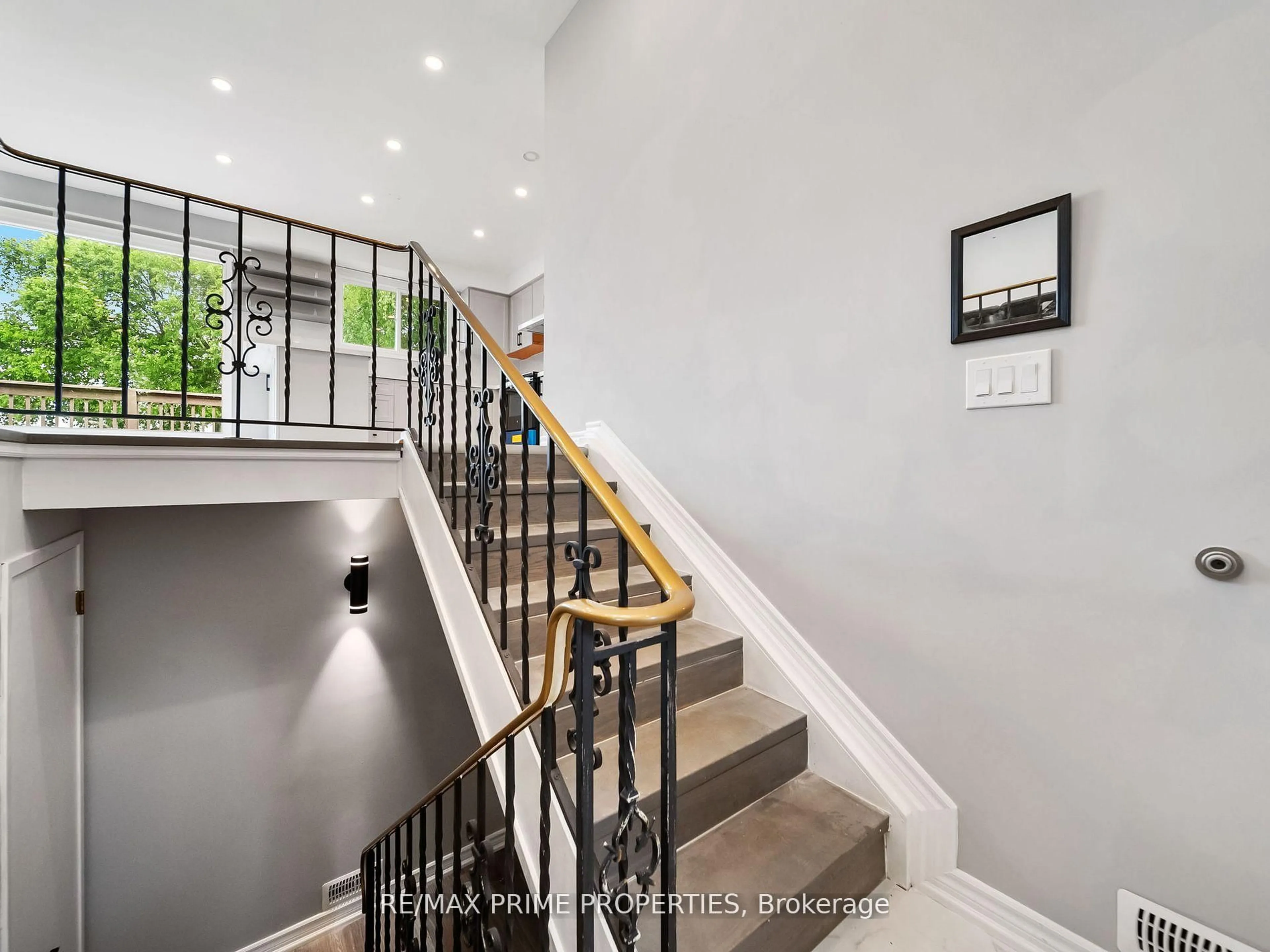 Unknown for 691 Glen Cres, Orillia Ontario L3V 6R2