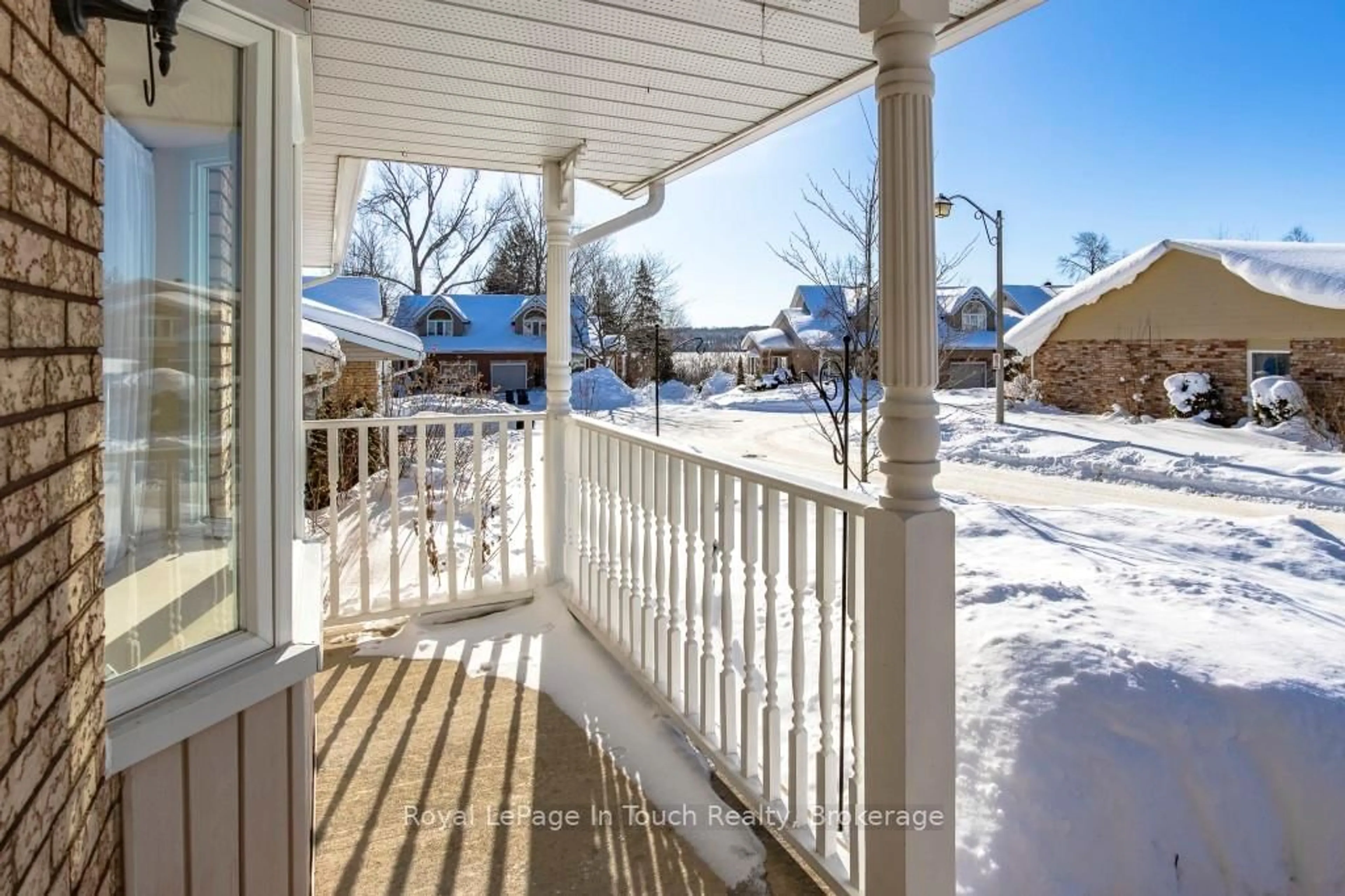 Patio, street for 808 Jane Blvd, Midland Ontario L4R 5M4