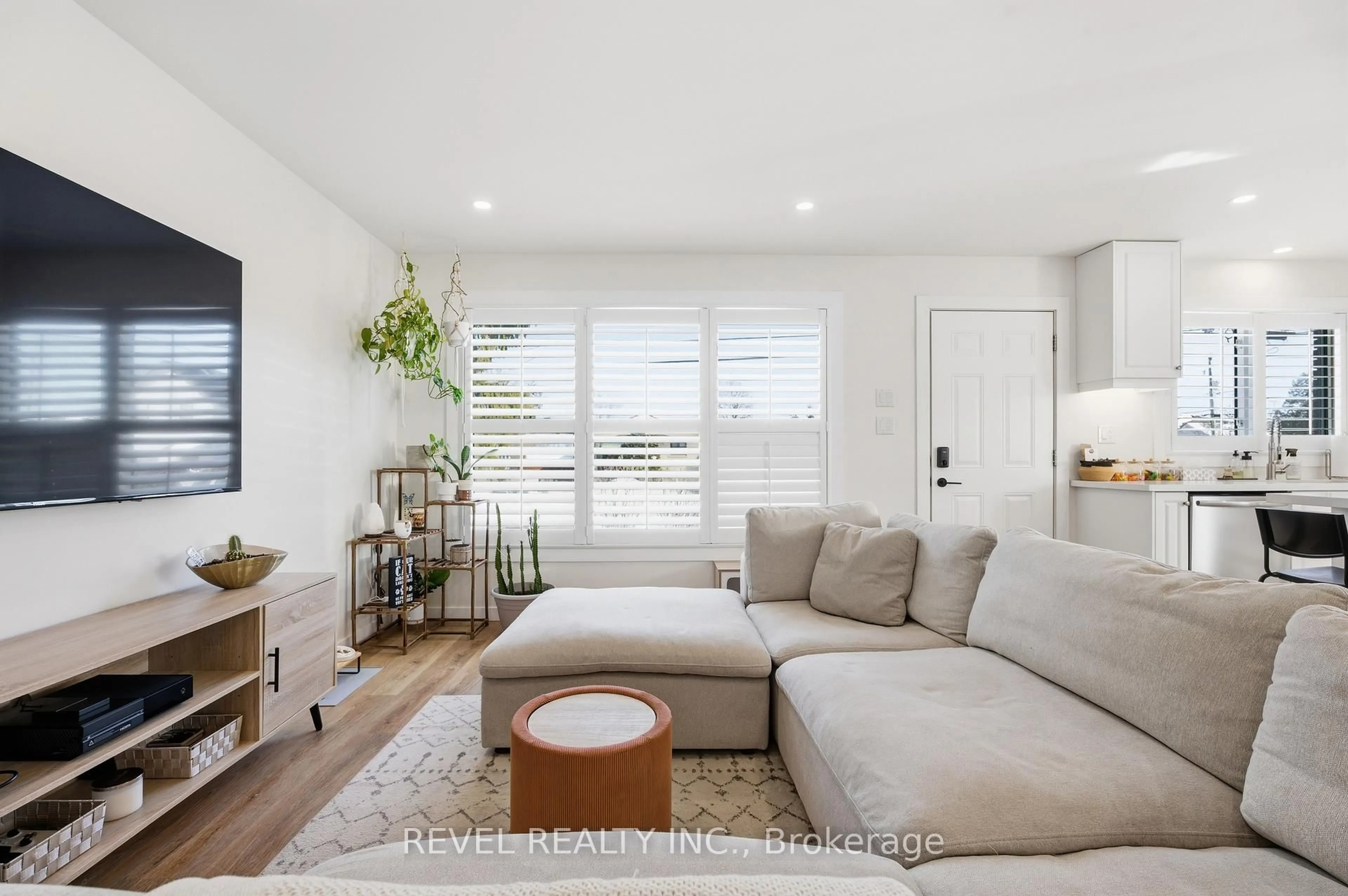 Living room with furniture, unknown for 135 Niagara St, Collingwood Ontario L9Y 3X8