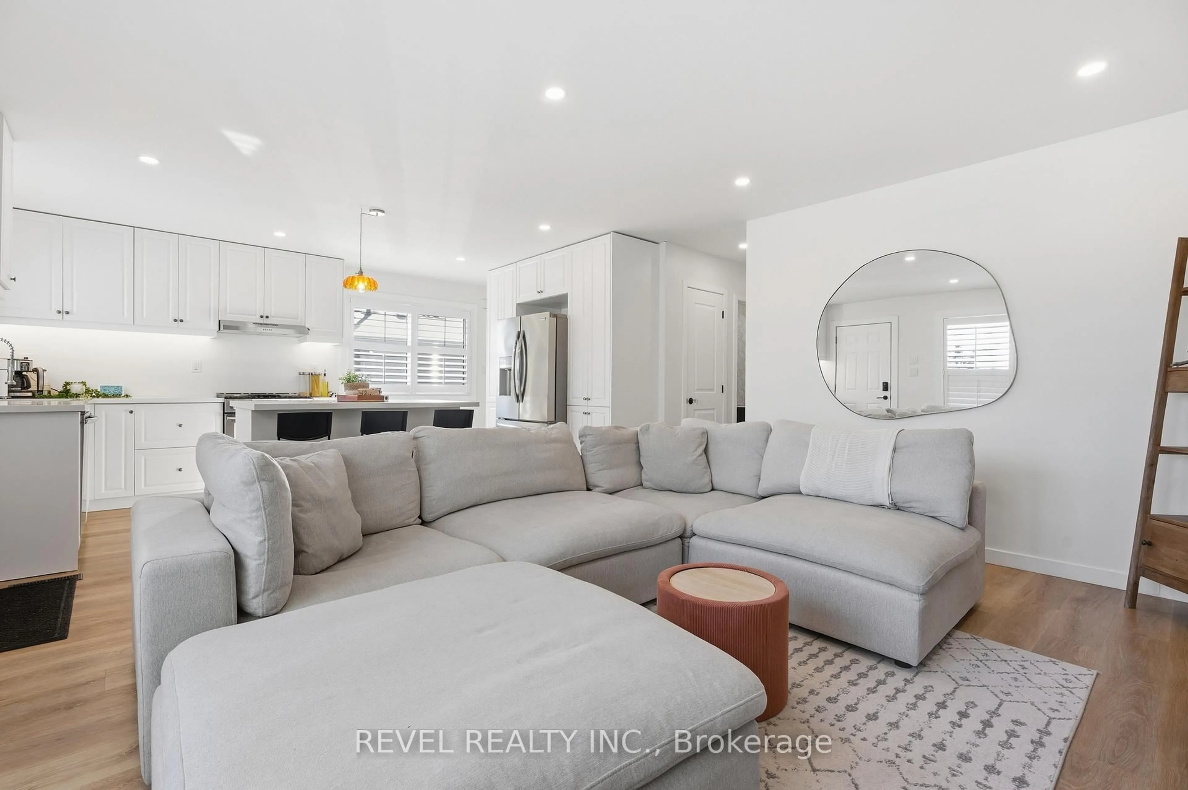 Living room with furniture, unknown for 135 Niagara St, Collingwood Ontario L9Y 3X8