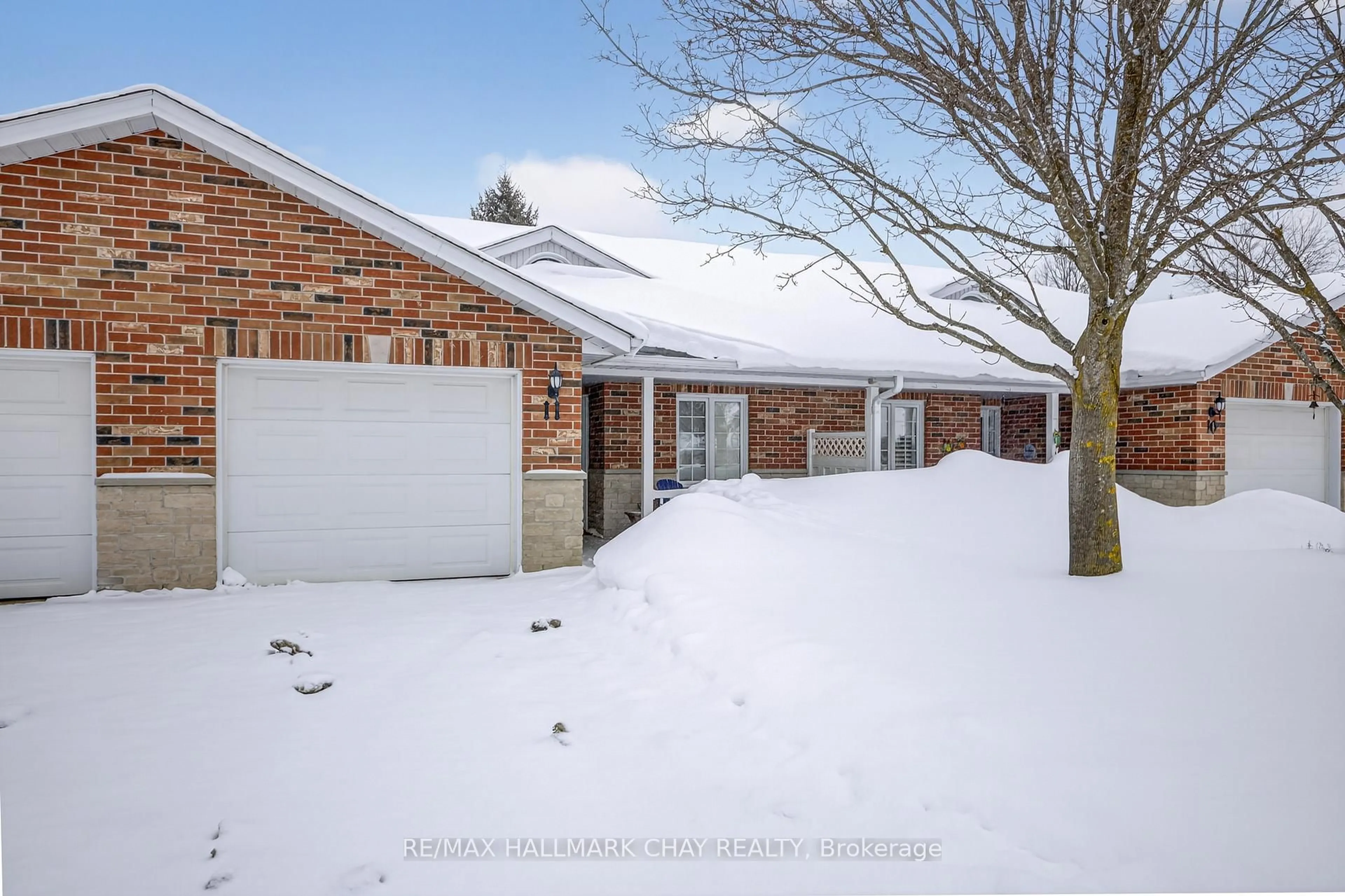 A pic from outside/outdoor area/front of a property/back of a property/a pic from drone, street for 275 Huron St #11, Clearview Ontario L0M 1S0