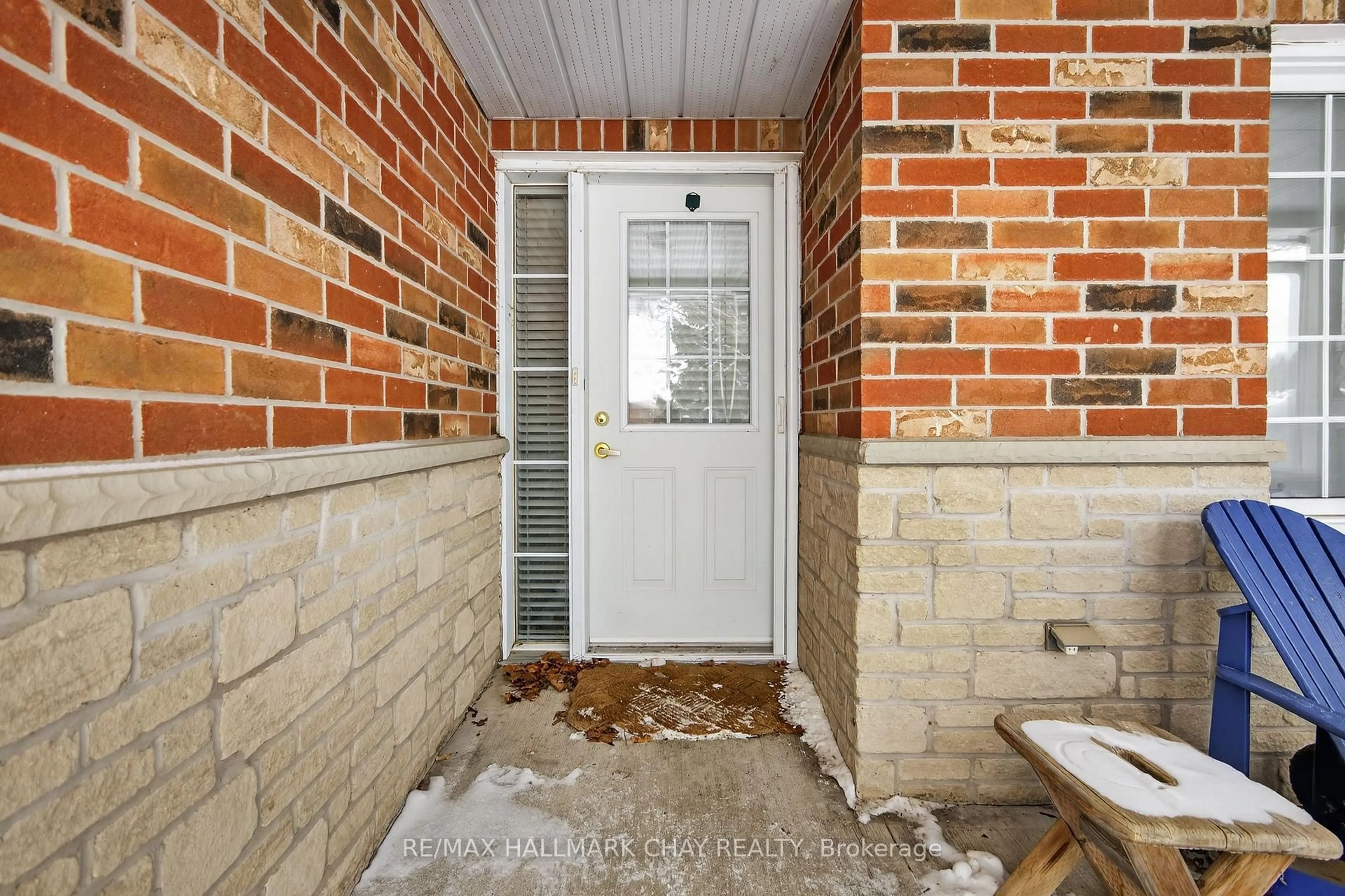Indoor entryway for 275 Huron St #11, Clearview Ontario L0M 1S0