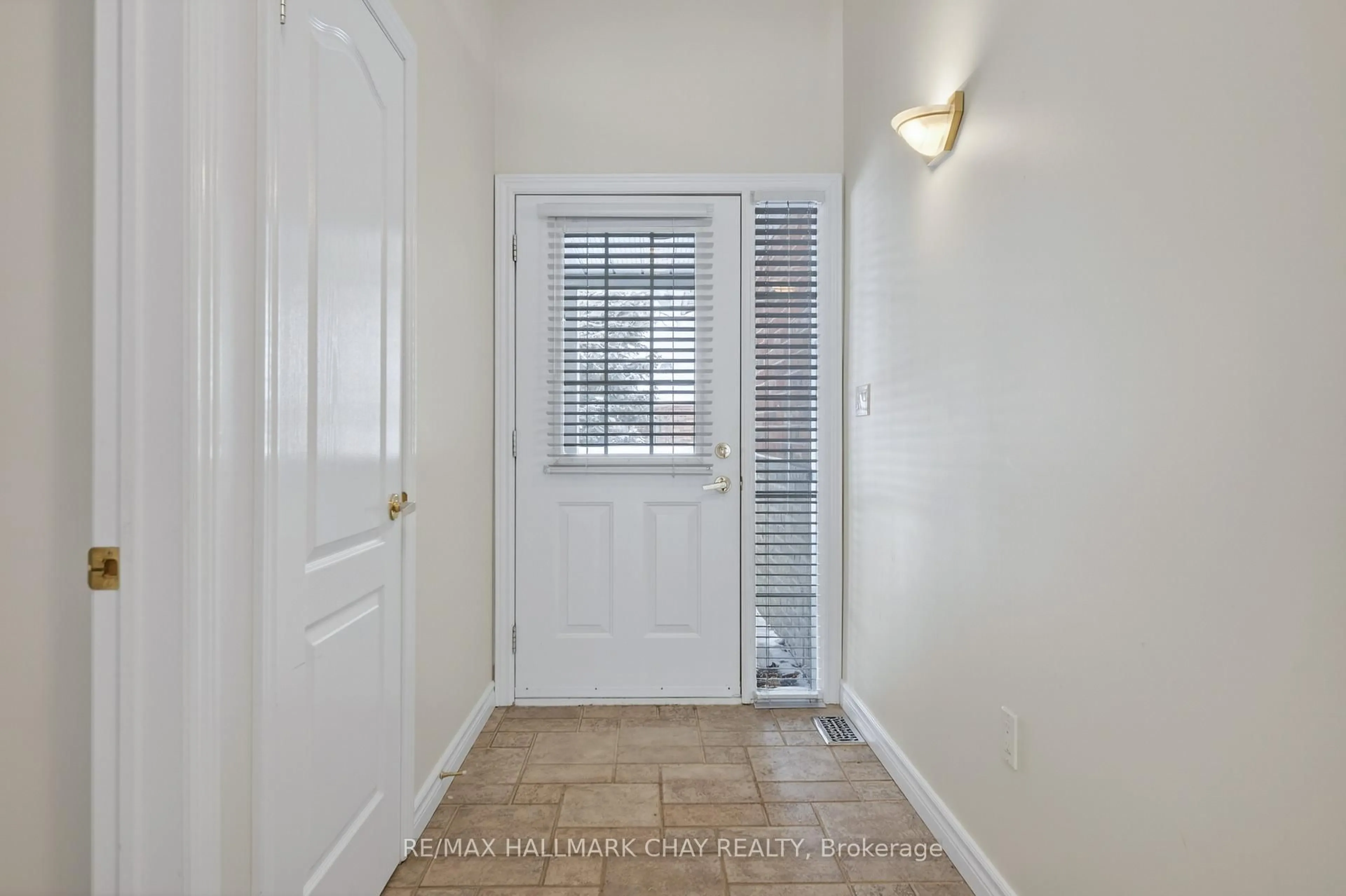 Indoor entryway for 275 Huron St #11, Clearview Ontario L0M 1S0
