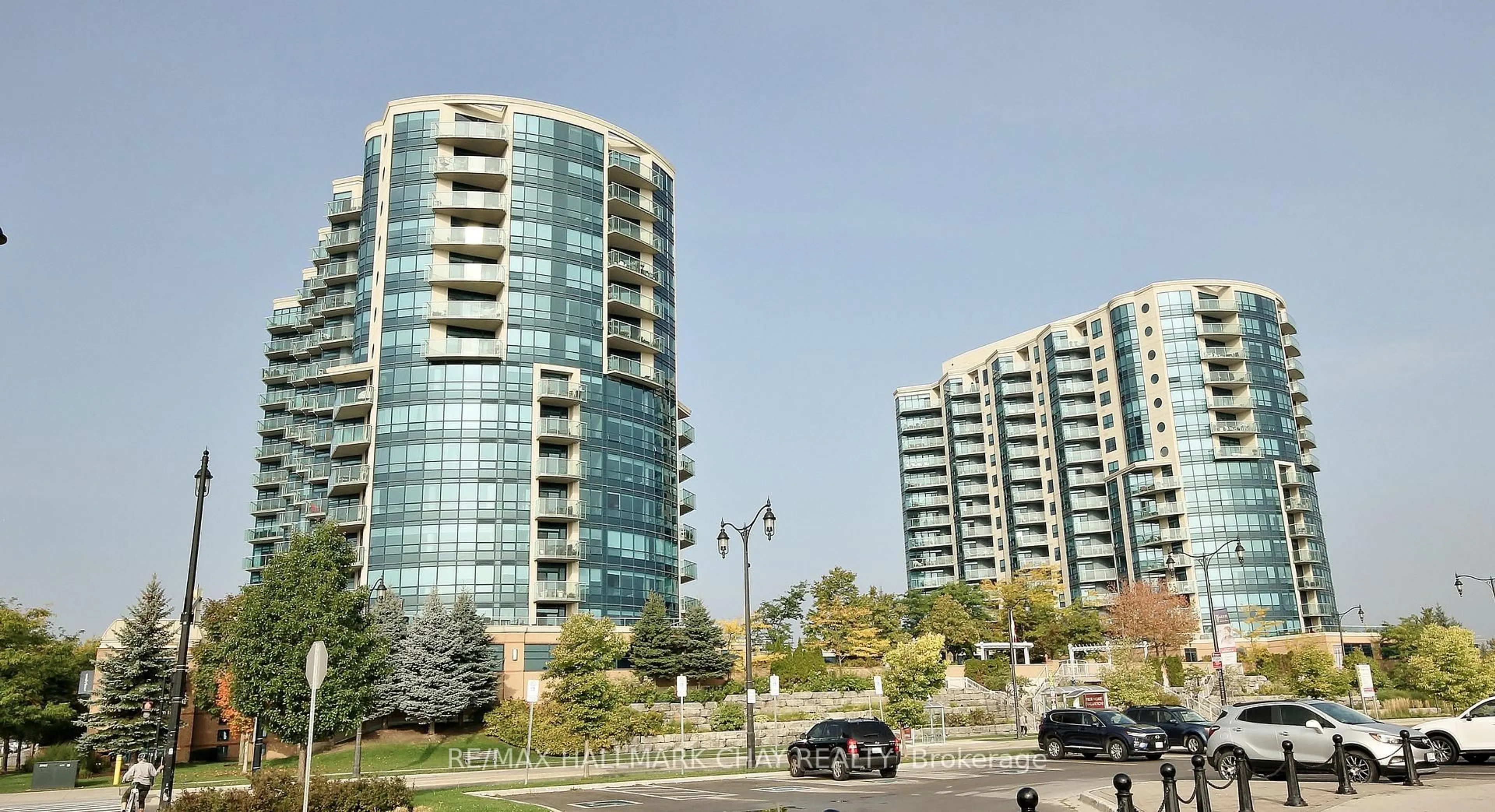 Blurry image for 37 Ellen St #511, Barrie Ontario L4N 6G2