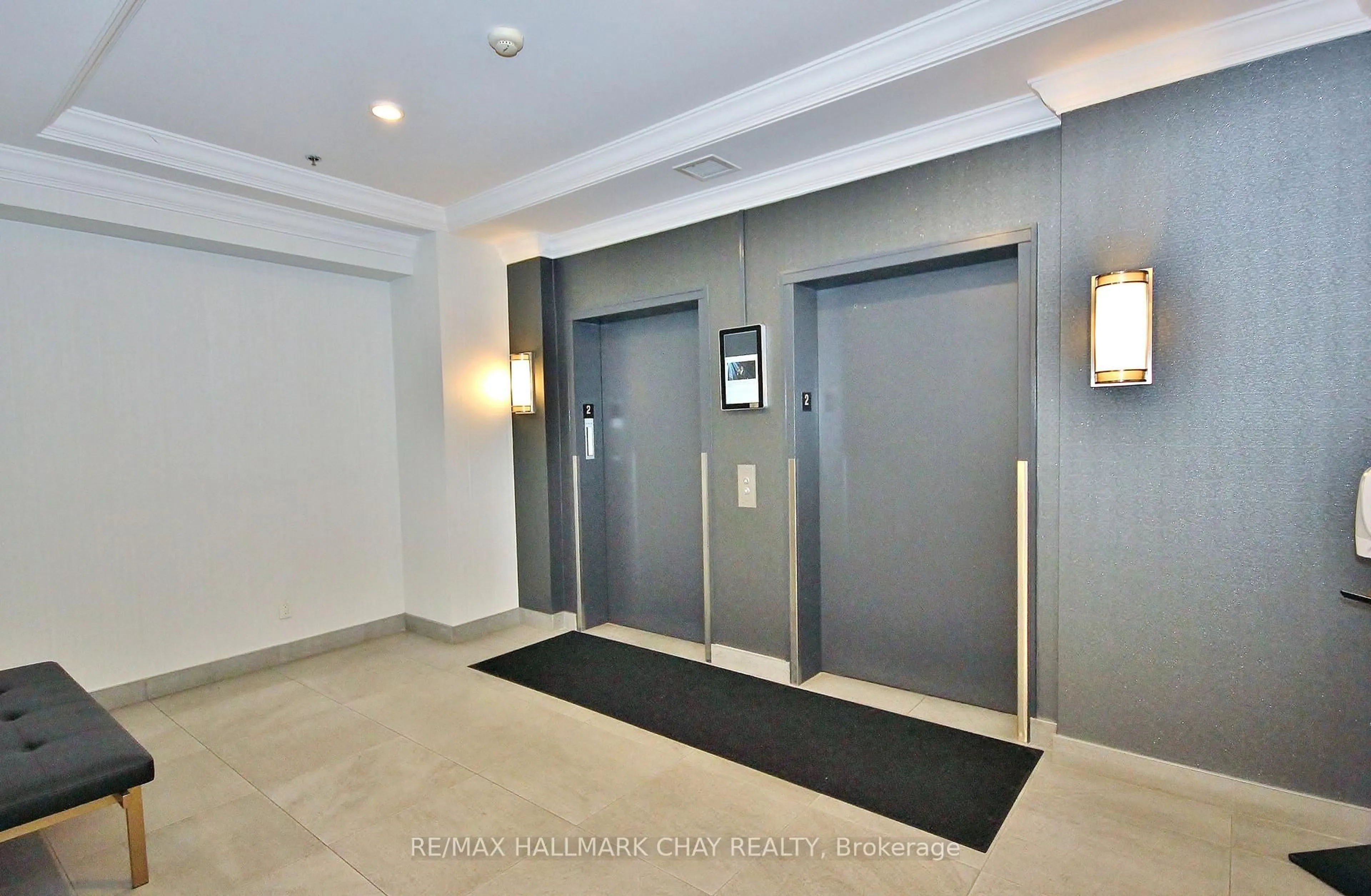 Indoor foyer for 37 Ellen St #511, Barrie Ontario L4N 6G2