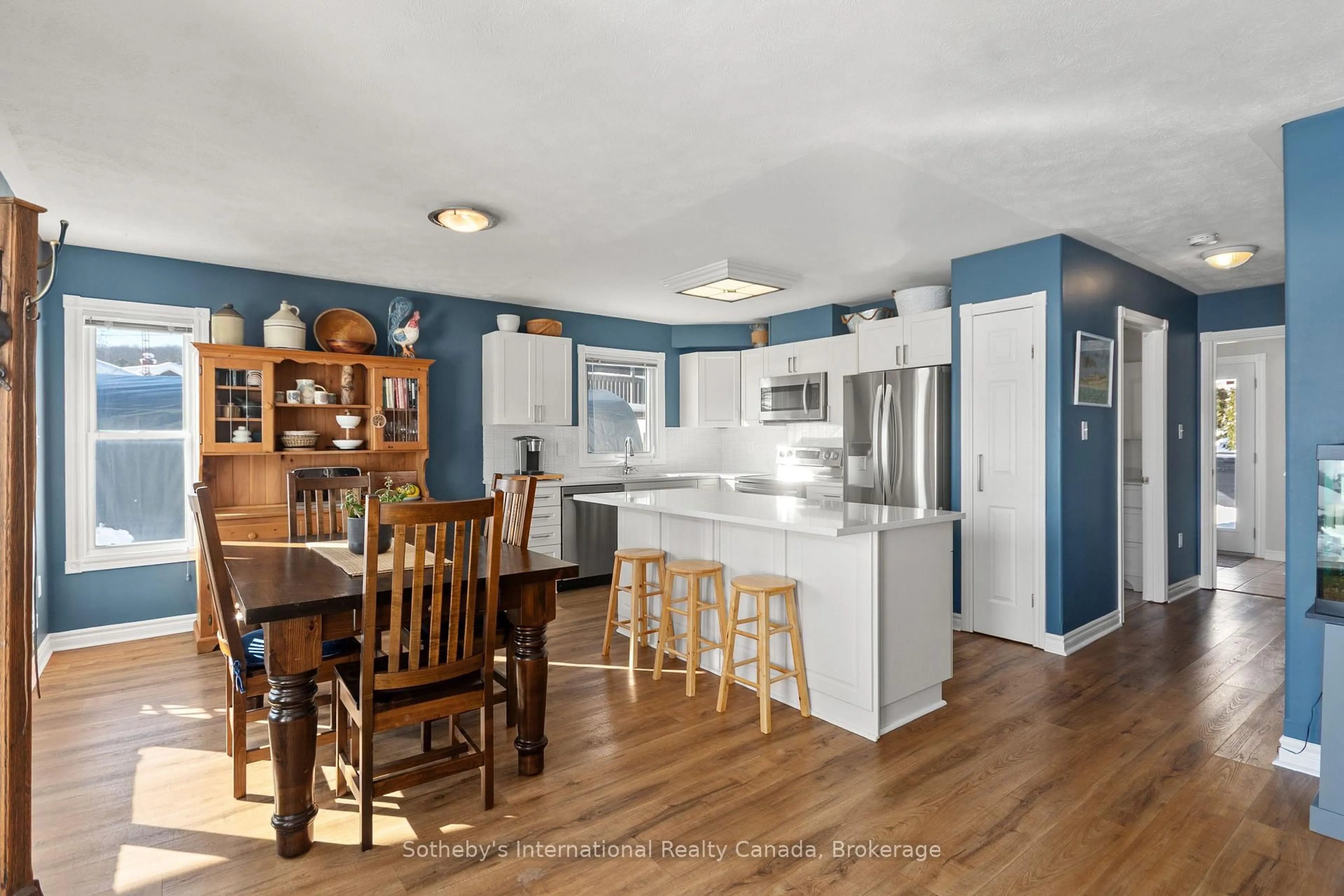 Open concept kitchen, unknown for 604 CHAMPLAIN Rd, Tiny Ontario L9M 0C2