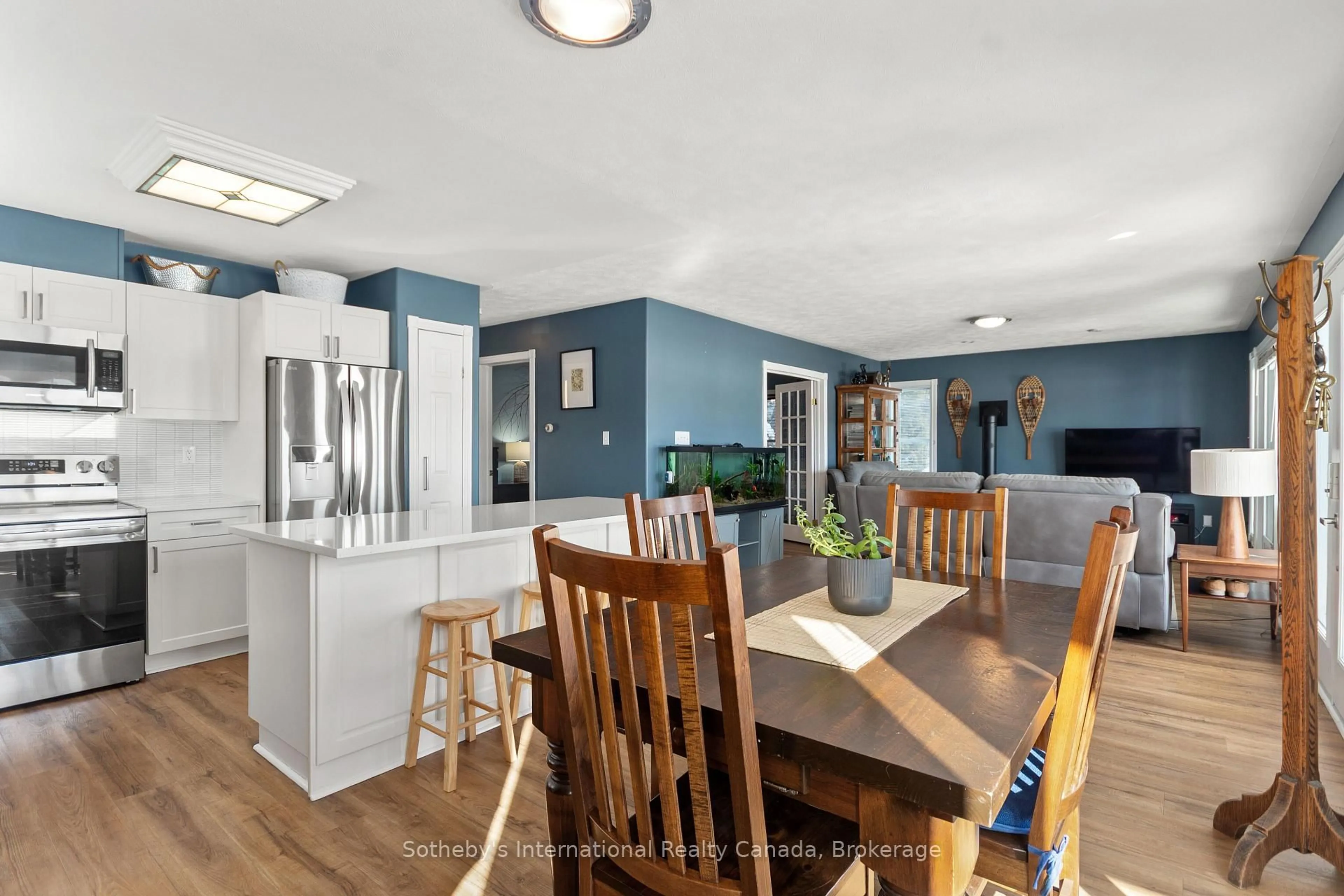 Open concept kitchen, unknown for 604 CHAMPLAIN Rd, Tiny Ontario L9M 0C2
