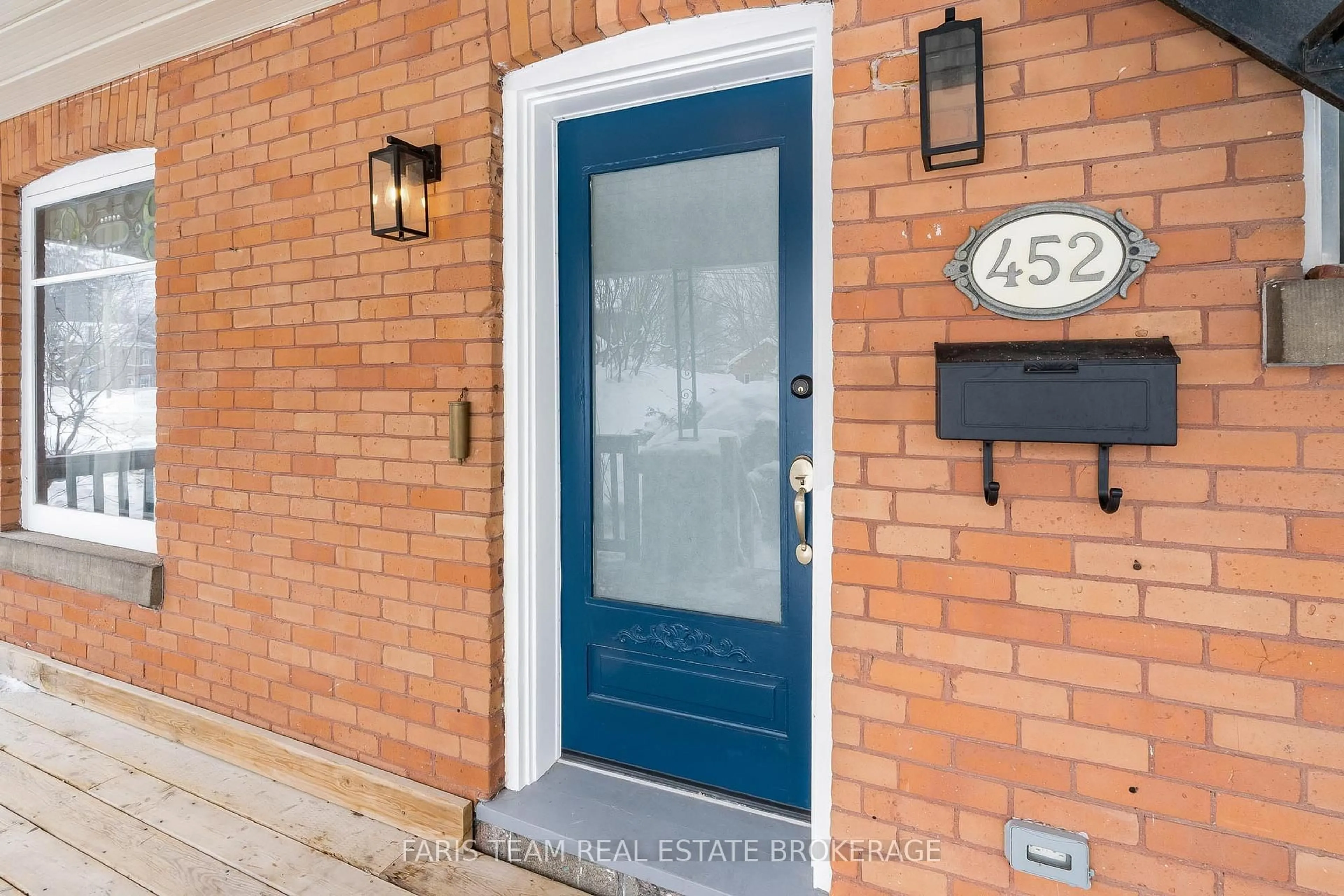 Indoor entryway for 452 Hannah St, Midland Ontario L4R 2G7