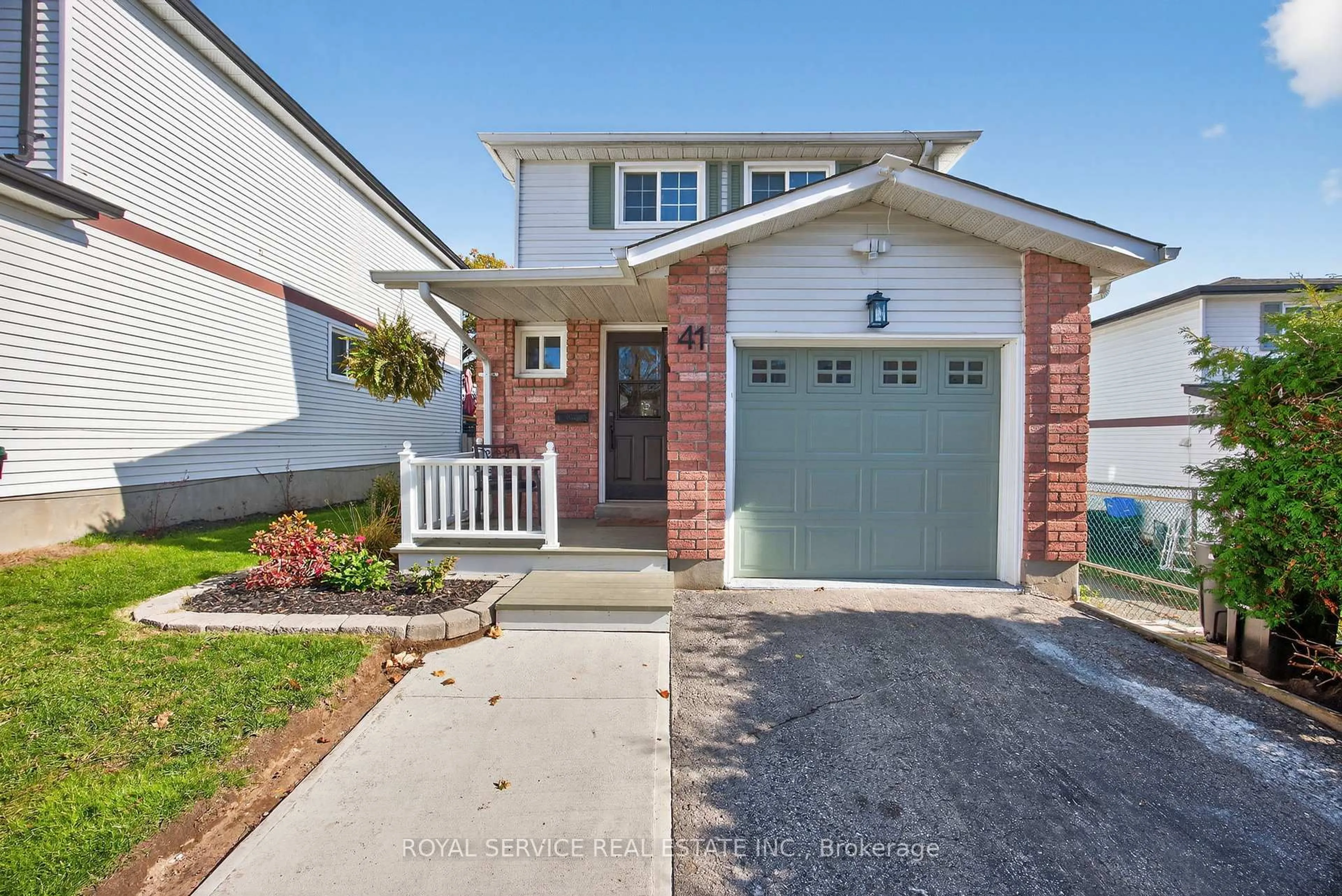 Home with brick exterior material, street for 41 Hemingway Cres, Barrie Ontario L4N 5G2