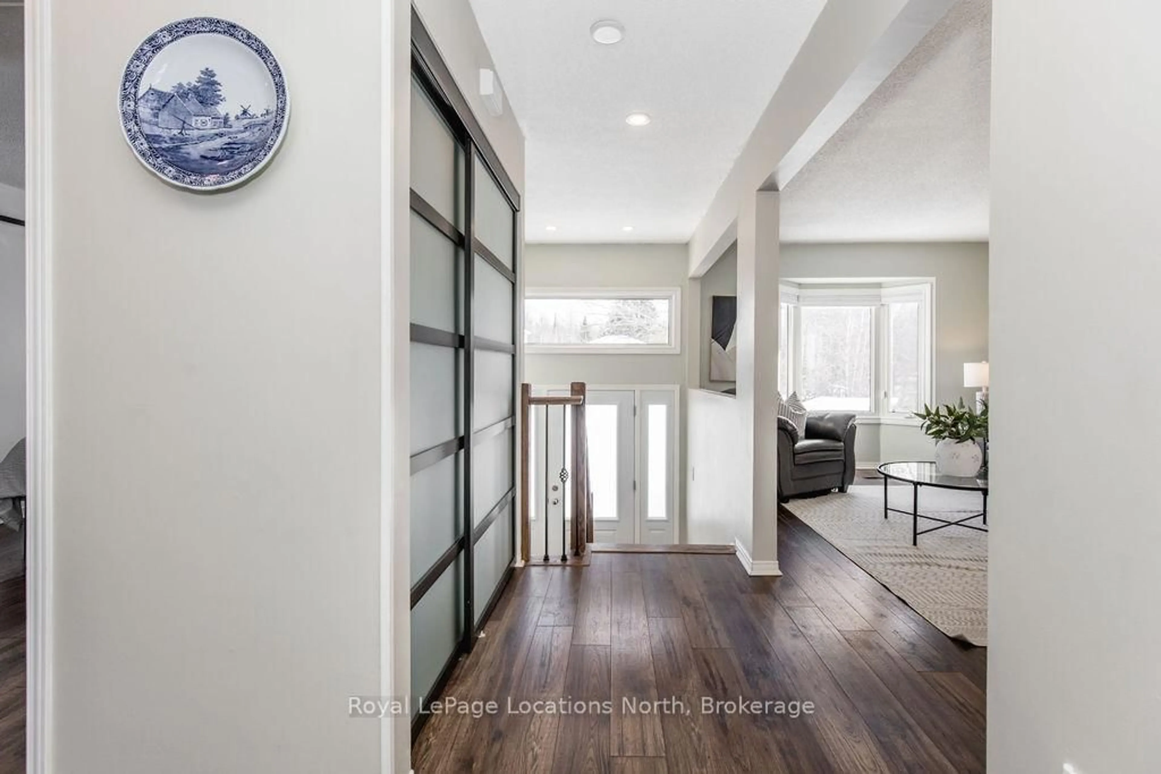 Indoor entryway for 52 ROYAL BEECH Dr, Wasaga Beach Ontario L0L 2P0