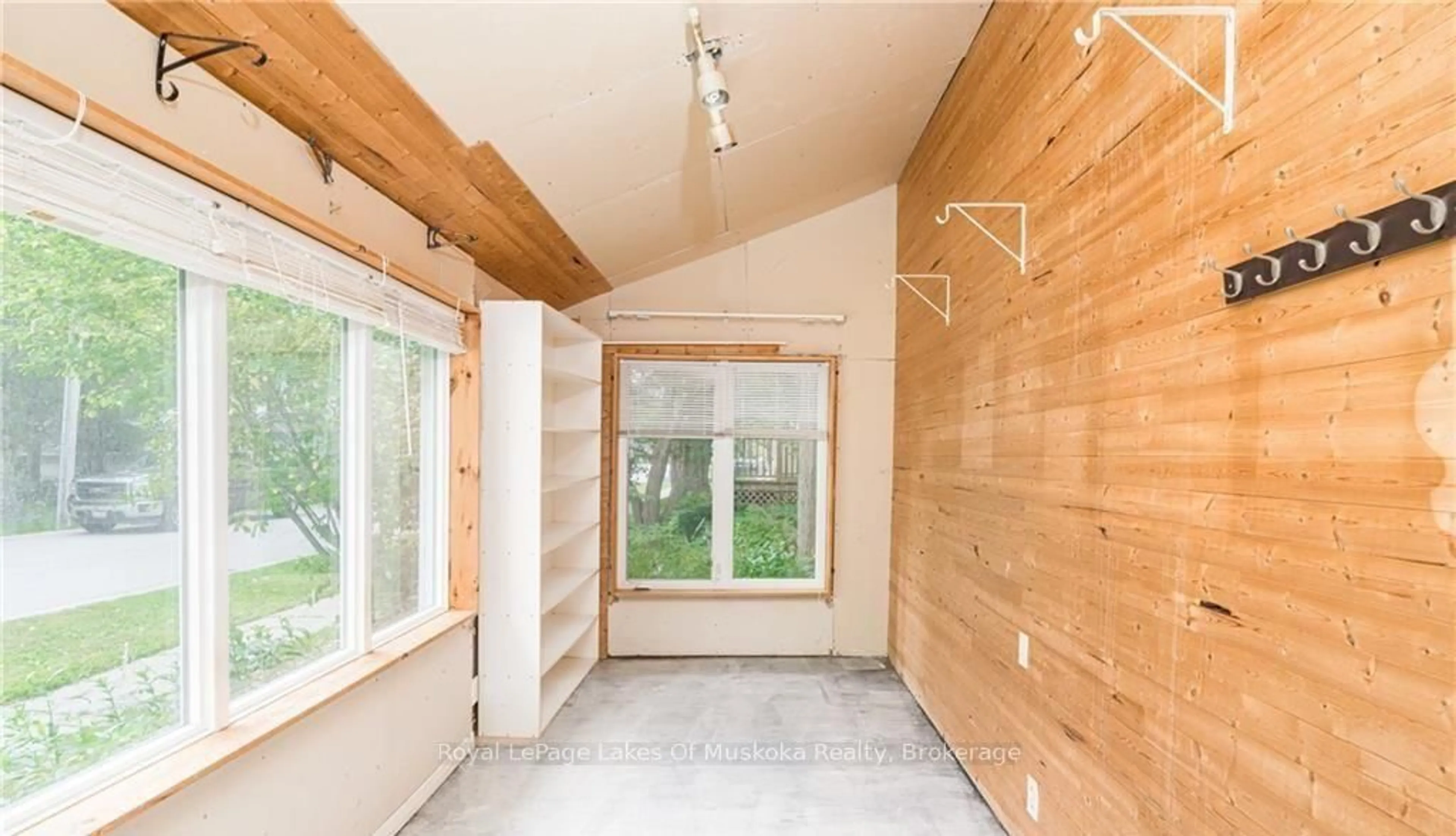 Unknown for 6 Bush St, Severn Ontario L0K 1E0