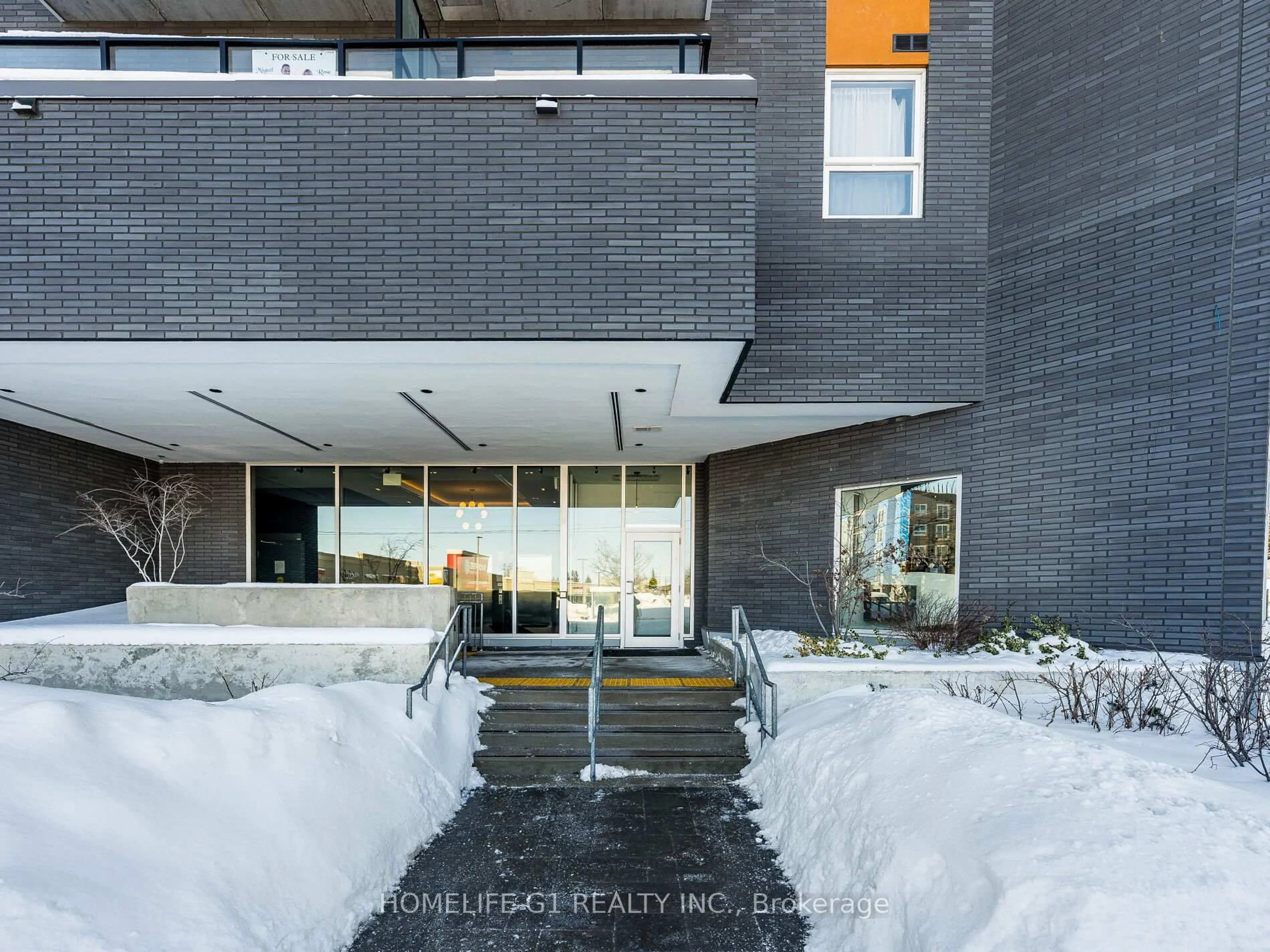 Indoor foyer for 430 Essa Rd #217, Barrie Ontario L9J 0M1