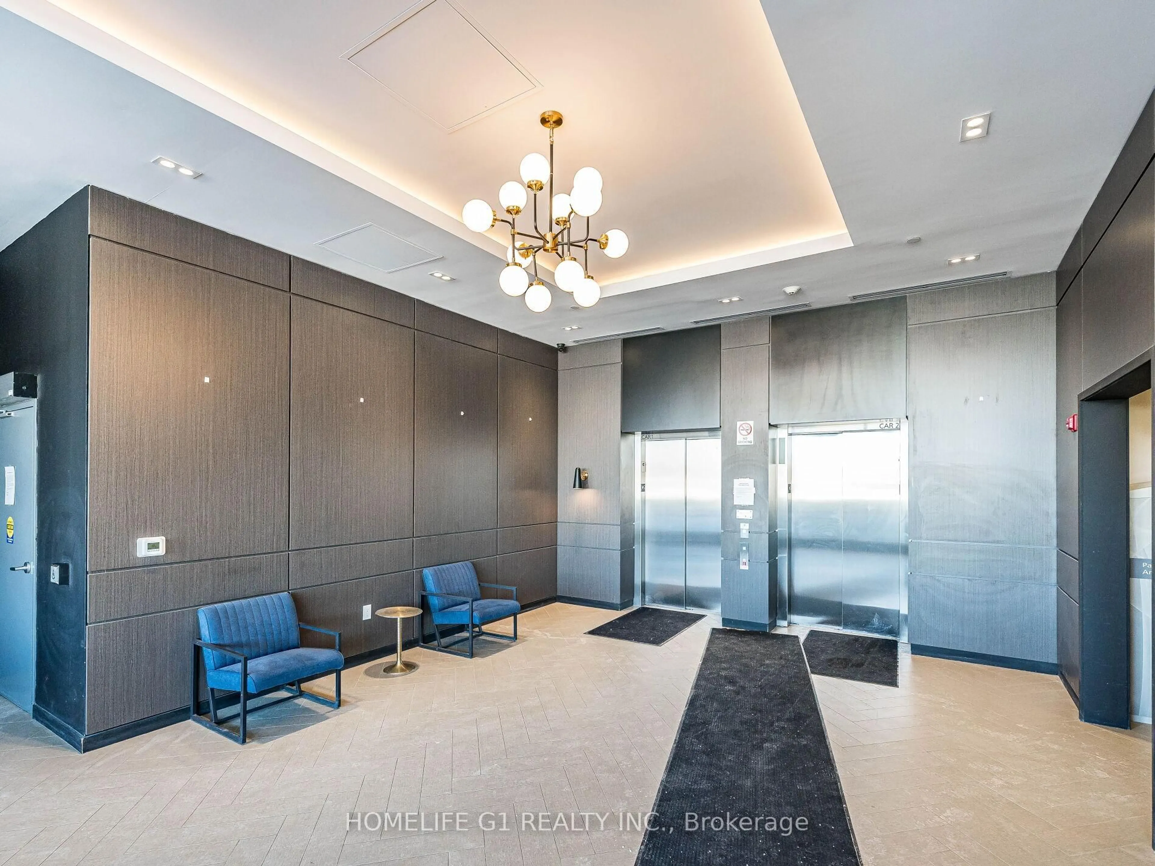 Indoor foyer for 430 Essa Rd #217, Barrie Ontario L9J 0M1