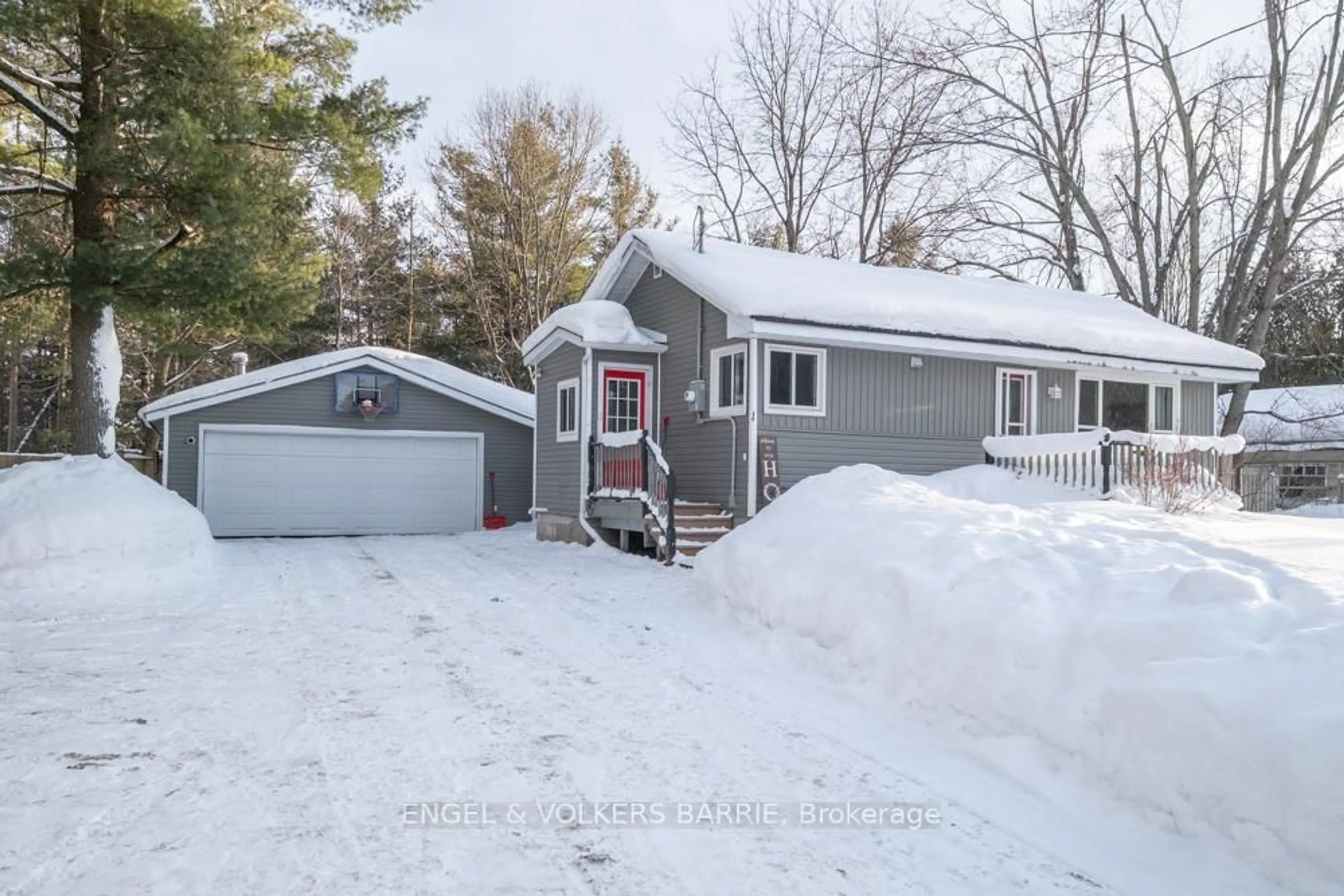 A pic from outside/outdoor area/front of a property/back of a property/a pic from drone, street for 1065 Snow Valley Rd, Springwater Ontario L9X 0V5