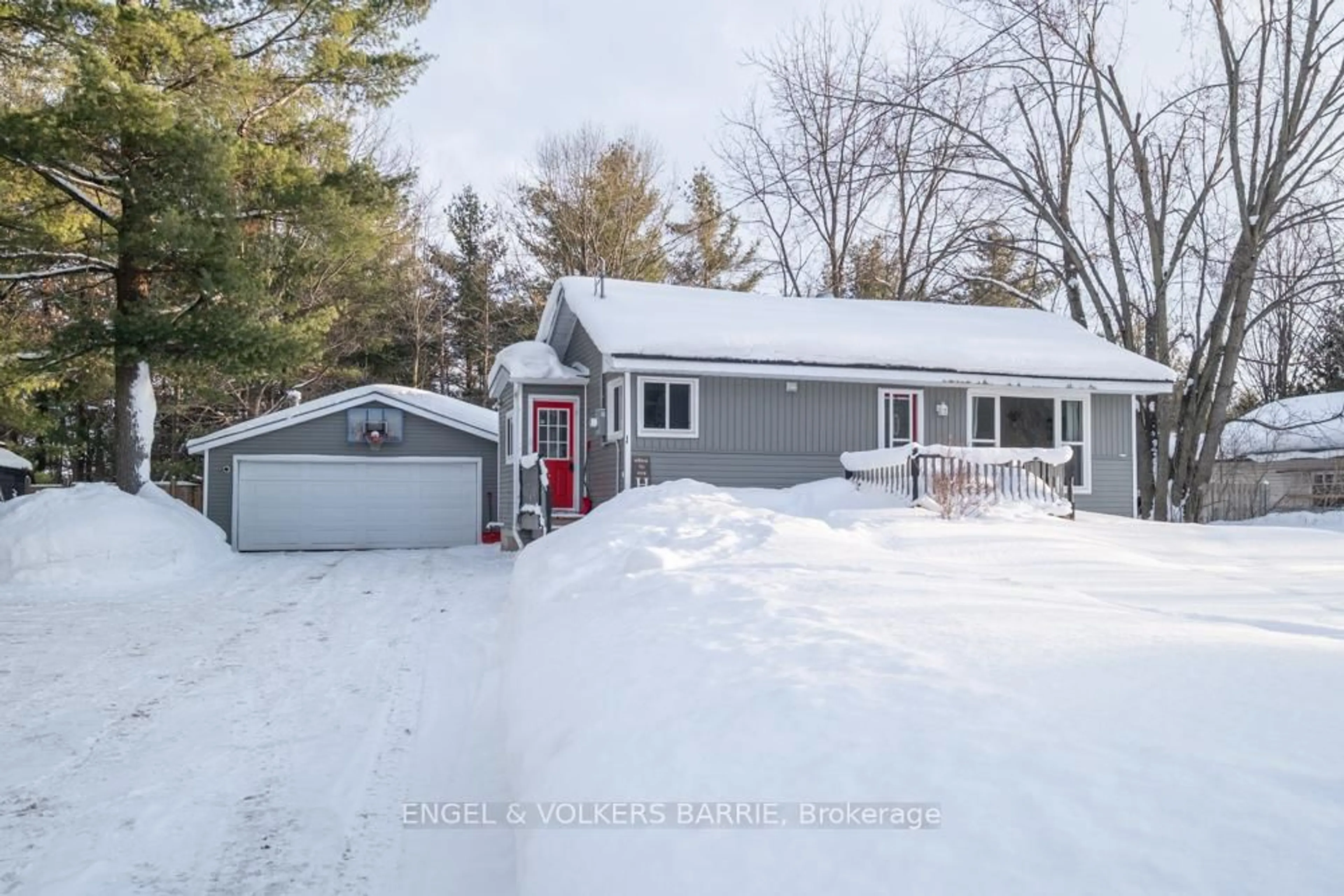 A pic from outside/outdoor area/front of a property/back of a property/a pic from drone, street for 1065 Snow Valley Rd, Springwater Ontario L9X 0V5