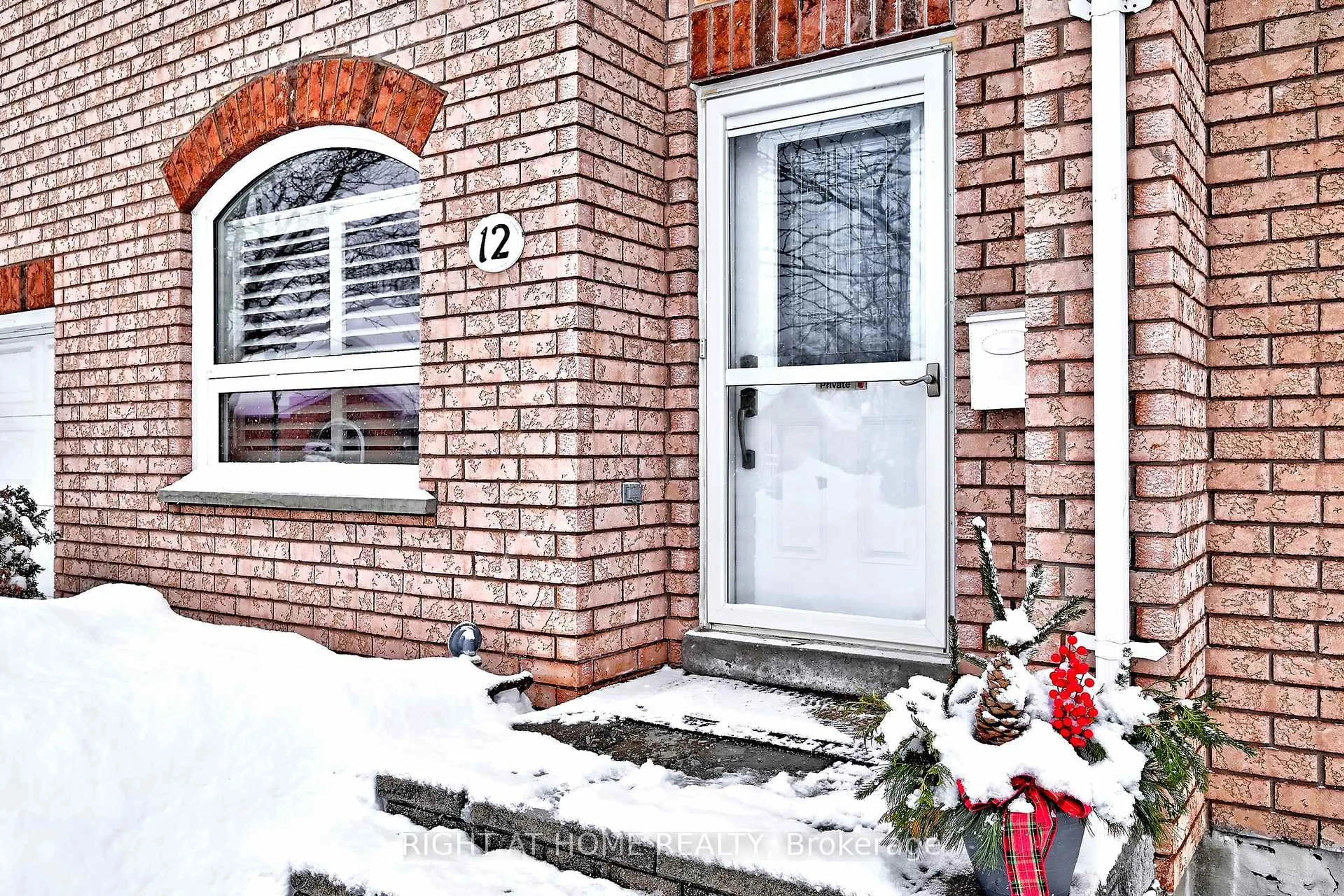Indoor entryway for 318 Little Ave #12, Barrie Ontario L4N 2Z6