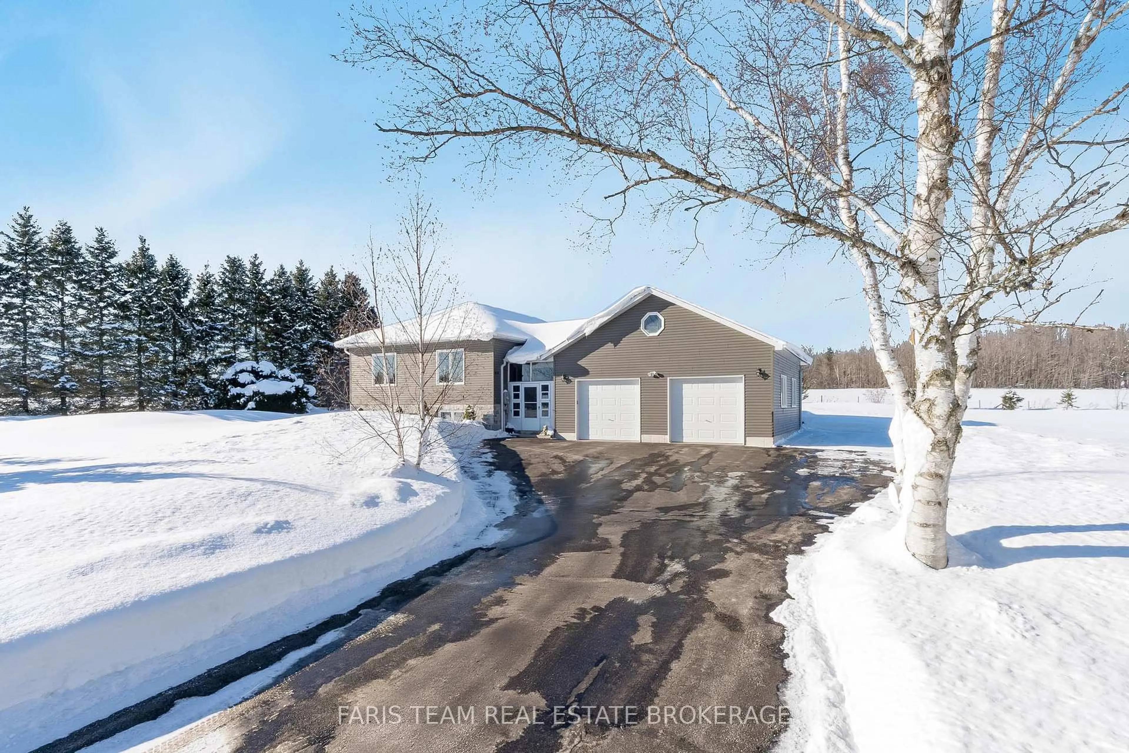 A pic from outside/outdoor area/front of a property/back of a property/a pic from drone, street for 360 Concession Road 6, Tiny Ontario L0L 2T0