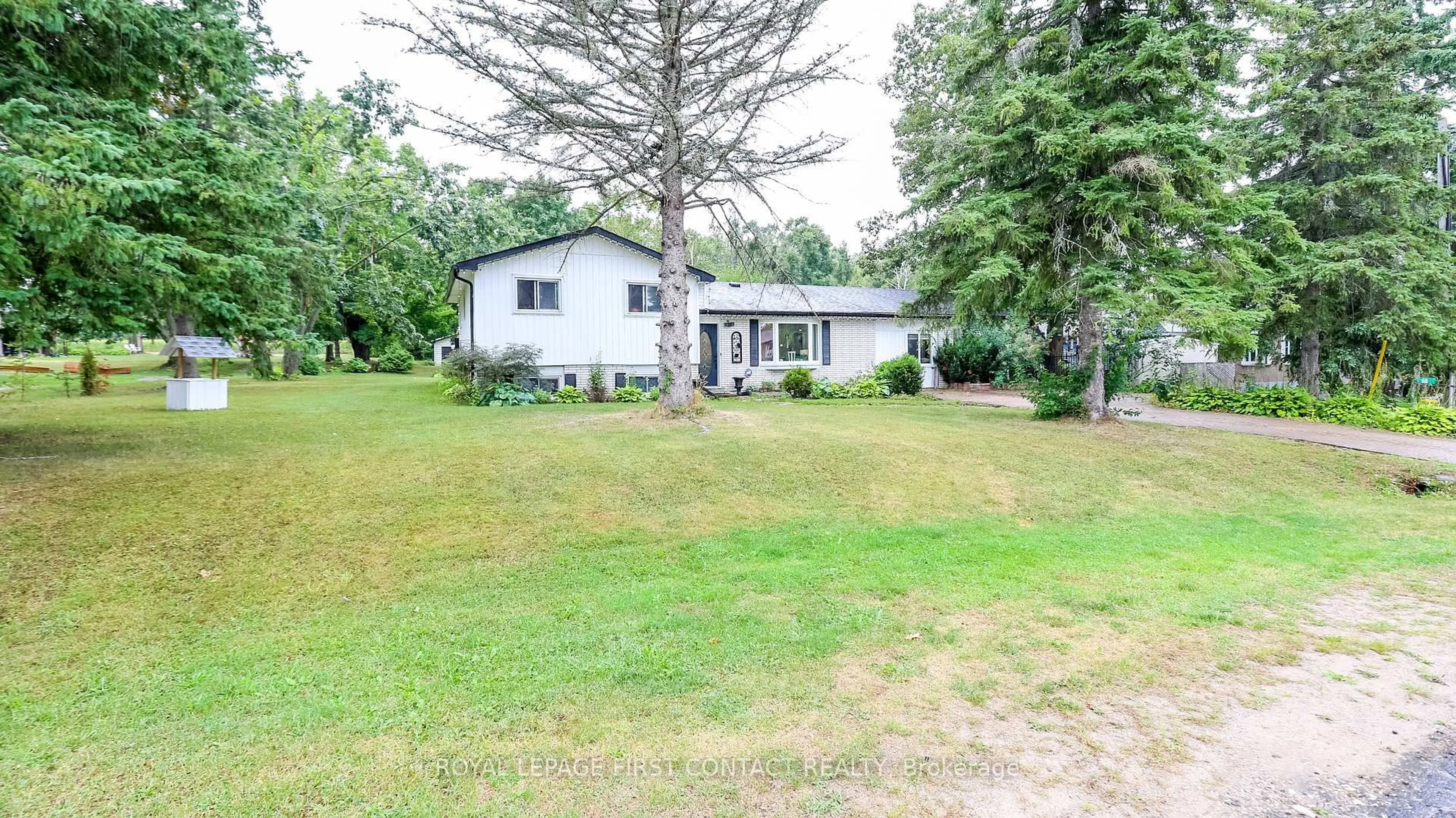 A pic from outside/outdoor area/front of a property/back of a property/a pic from drone, unknown for 14 Conder Dr, Oro-Medonte Ontario L0K 1E0