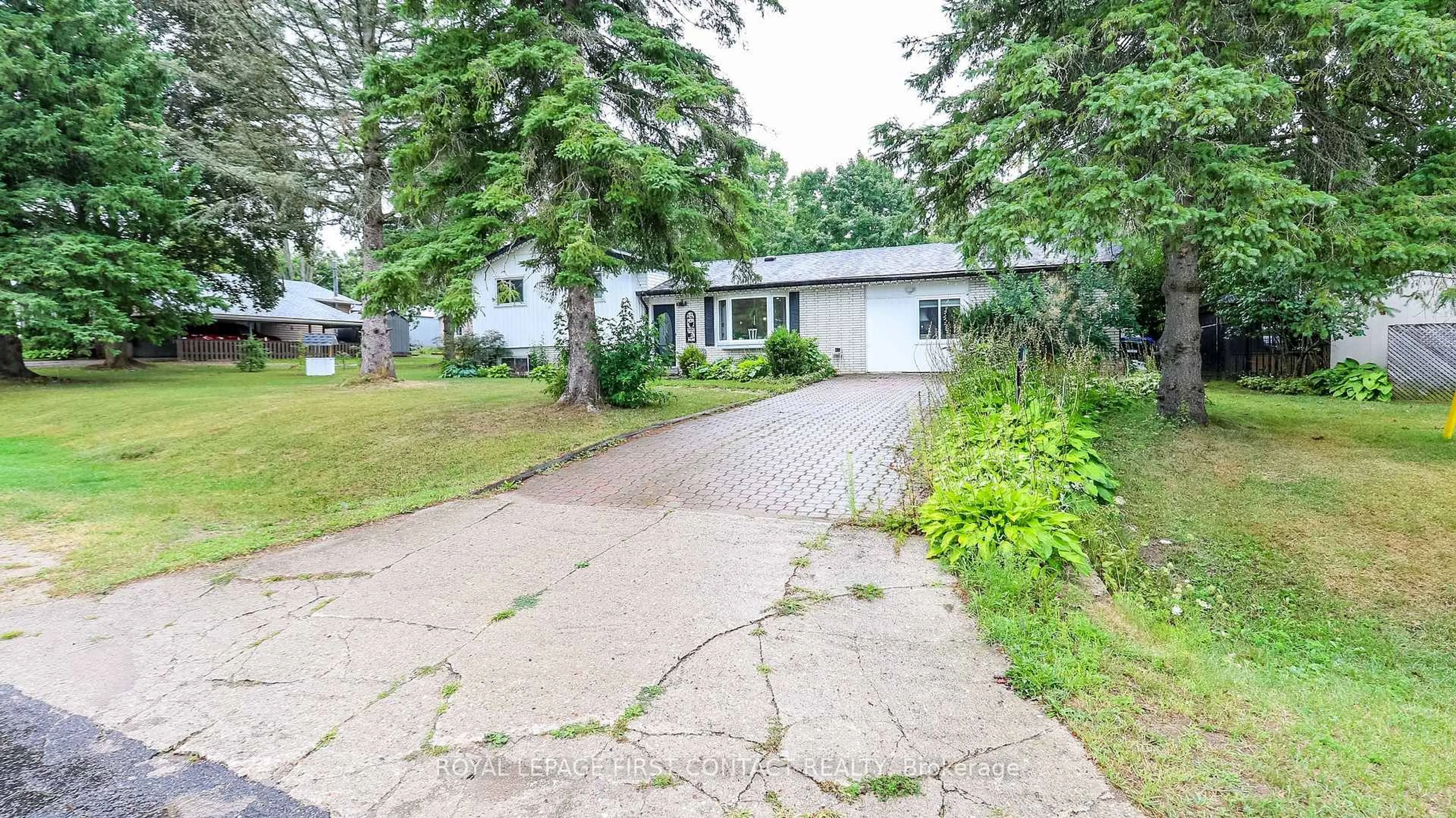 Patio, street for 14 Conder Dr, Oro-Medonte Ontario L0K 1E0