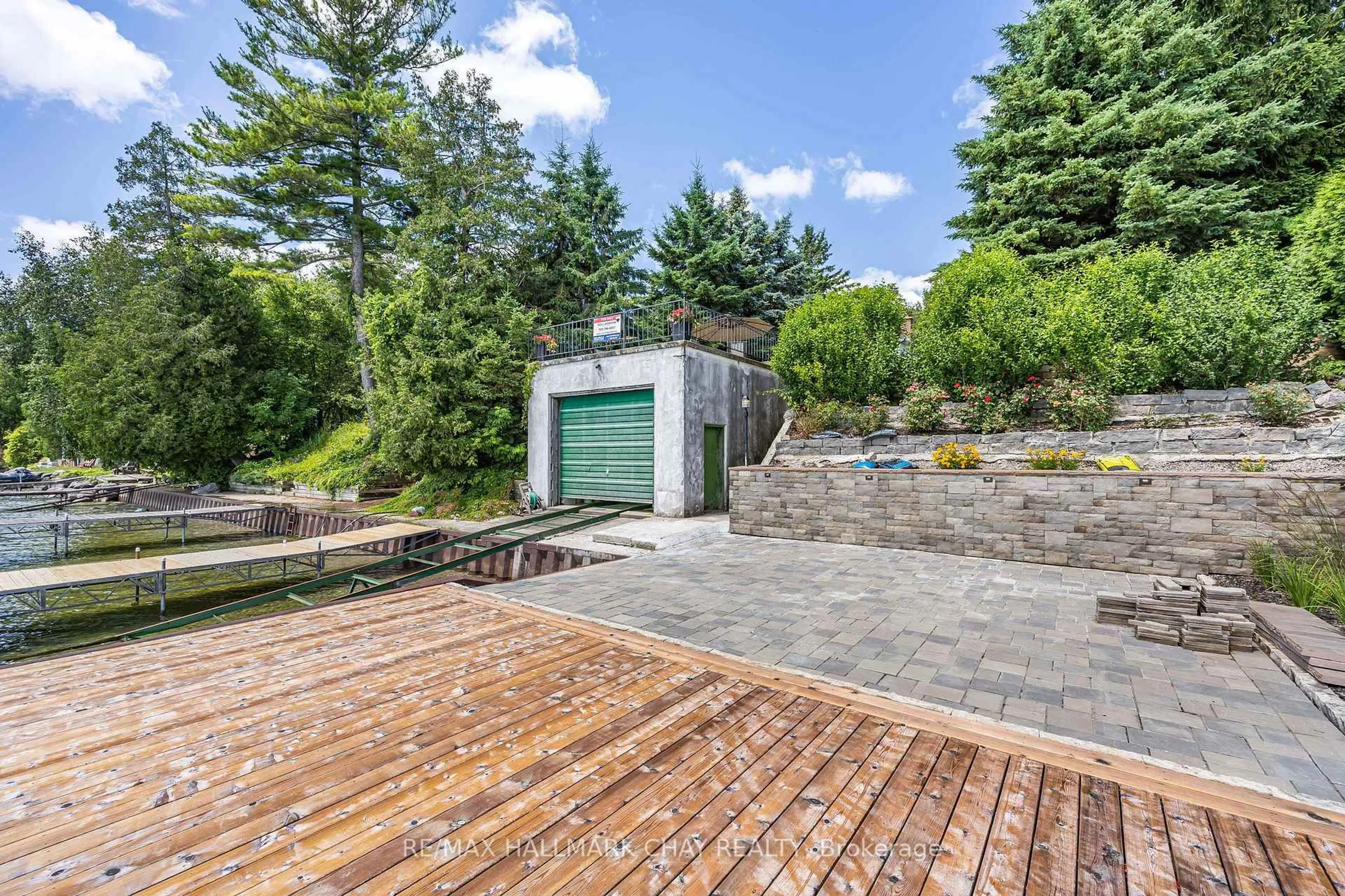 Patio, unknown for 1125 Woodland Dr, Oro-Medonte Ontario L3V 6H1