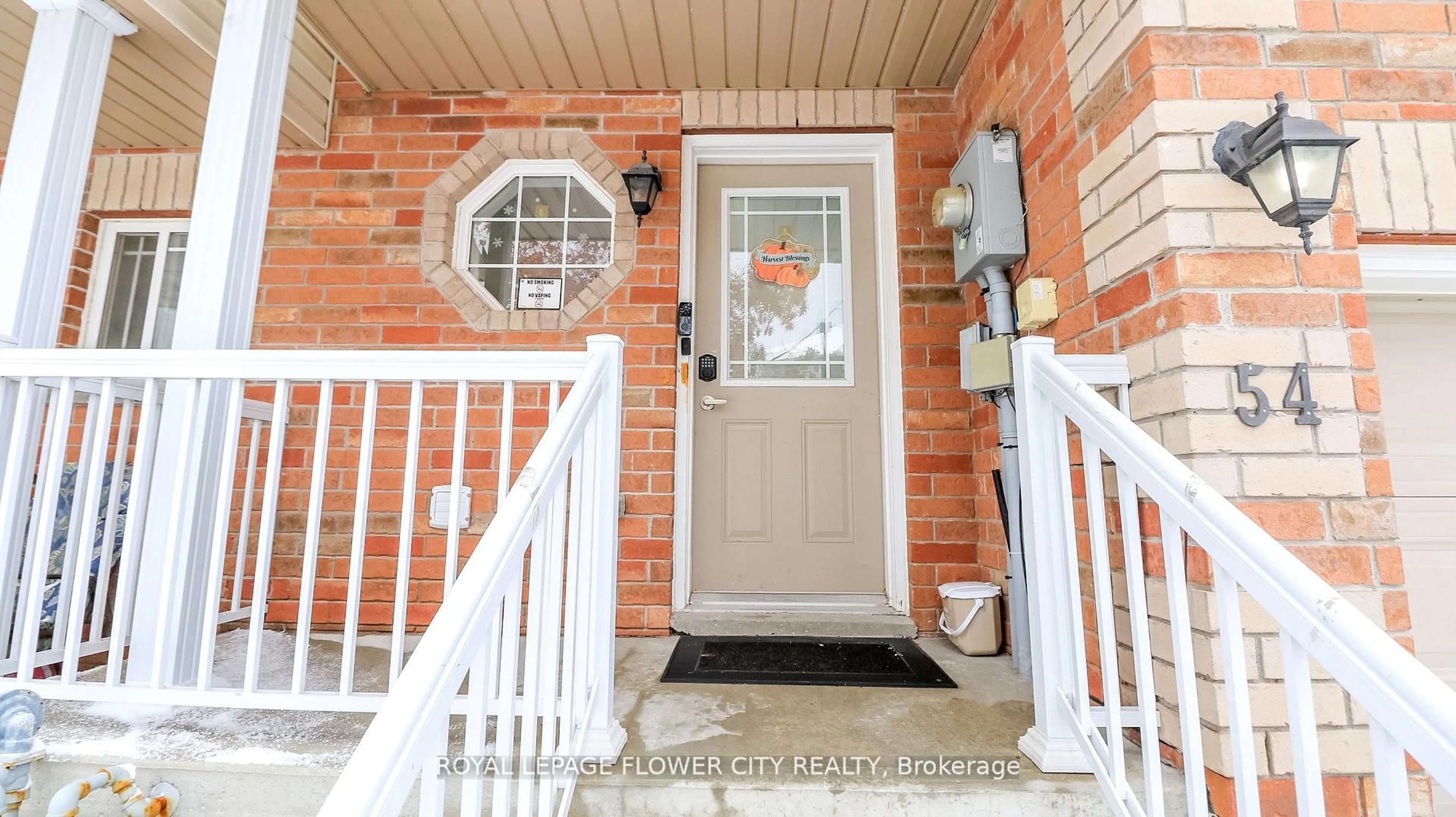 Indoor entryway for 54 Southwoods Cres #72, Barrie Ontario L4N 9P8