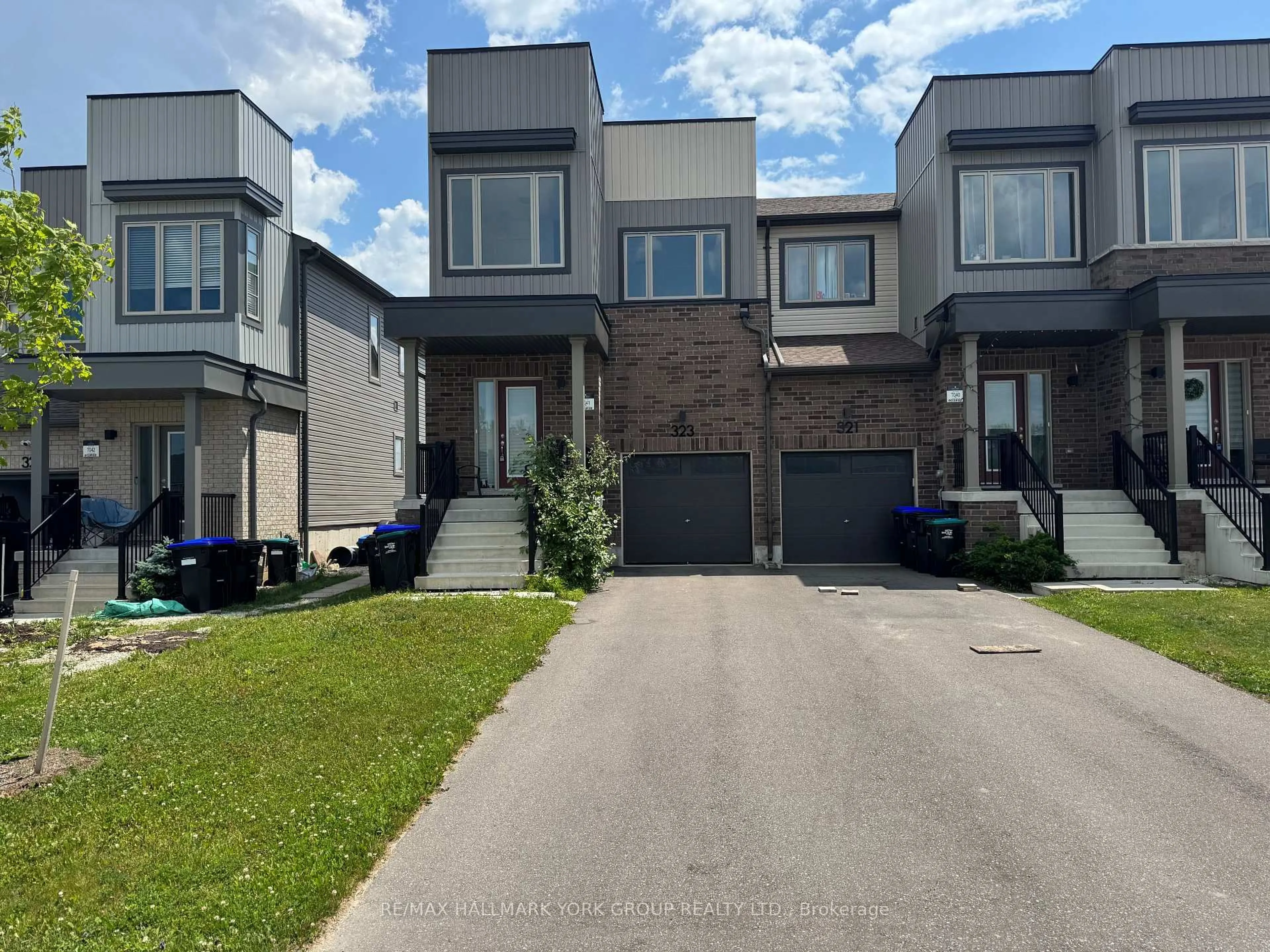 A pic from outside/outdoor area/front of a property/back of a property/a pic from drone, street for 323 Atkinson St, Clearview Ontario L0M 1S0