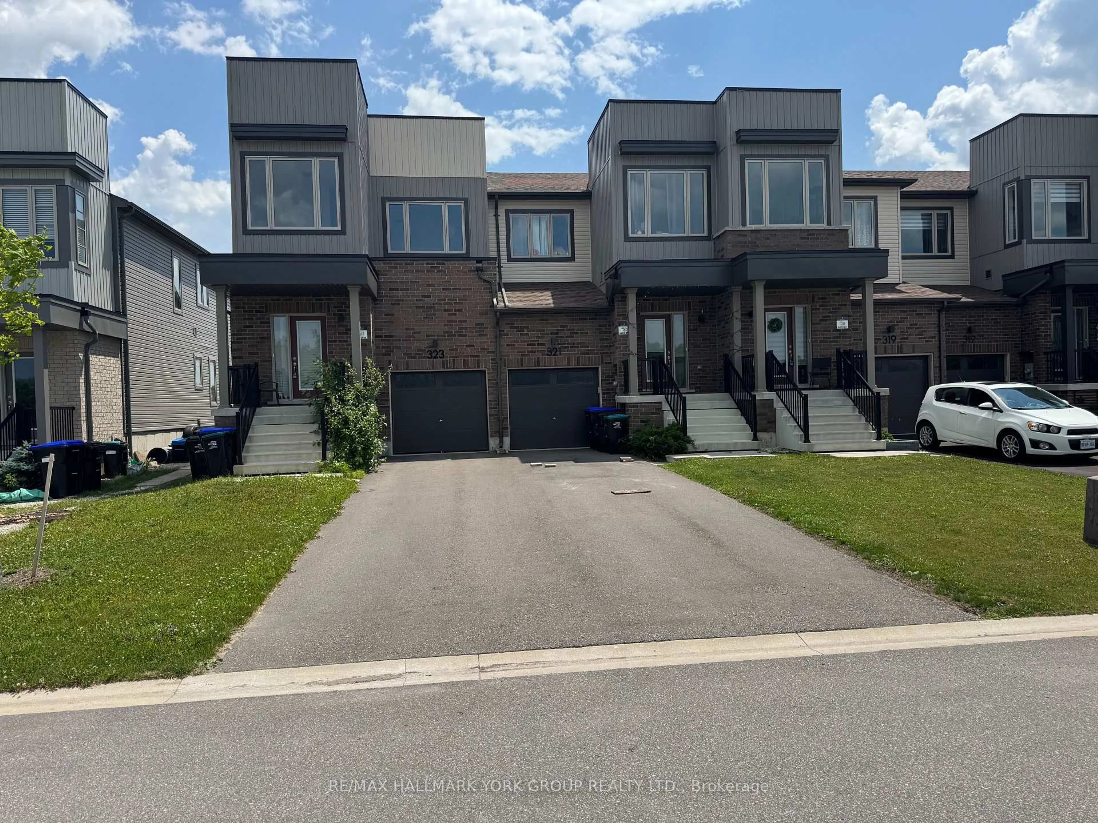 A pic from outside/outdoor area/front of a property/back of a property/a pic from drone, street for 323 Atkinson St, Clearview Ontario L0M 1S0