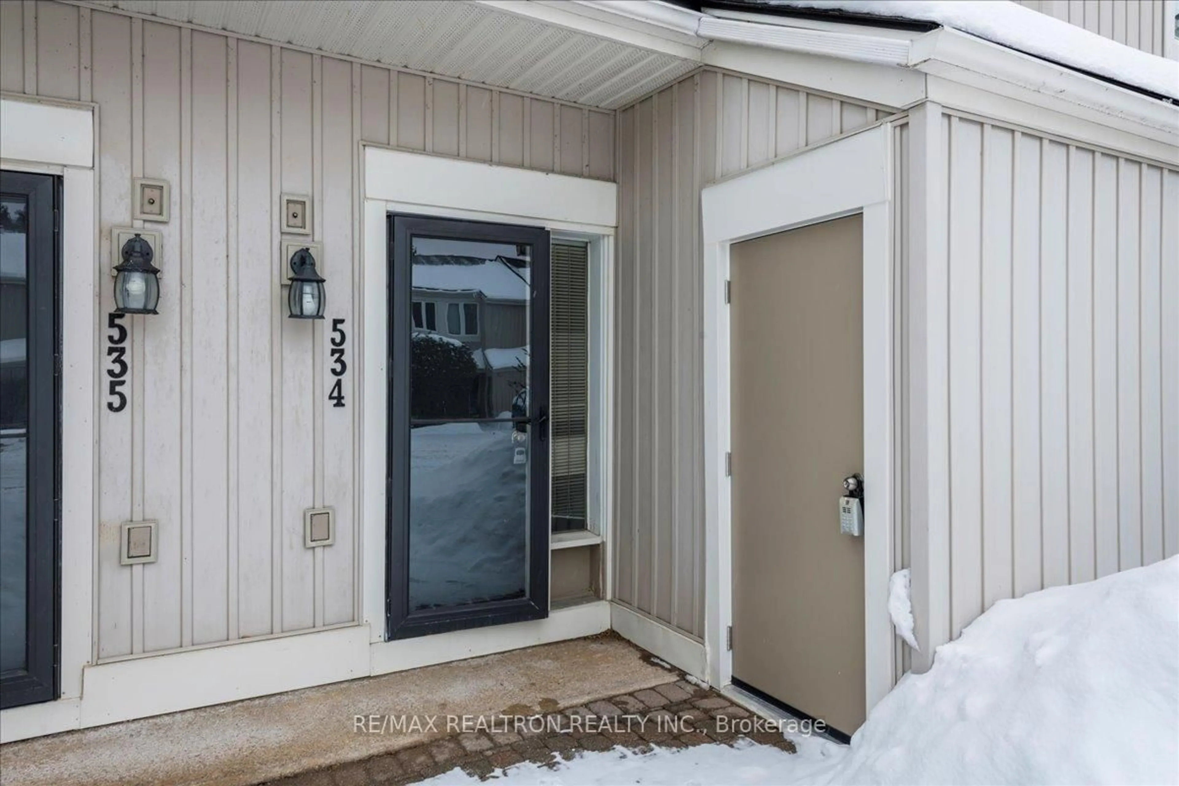 Indoor entryway for 22 Dawson Dr #534, Collingwood Ontario L9Y 5B4