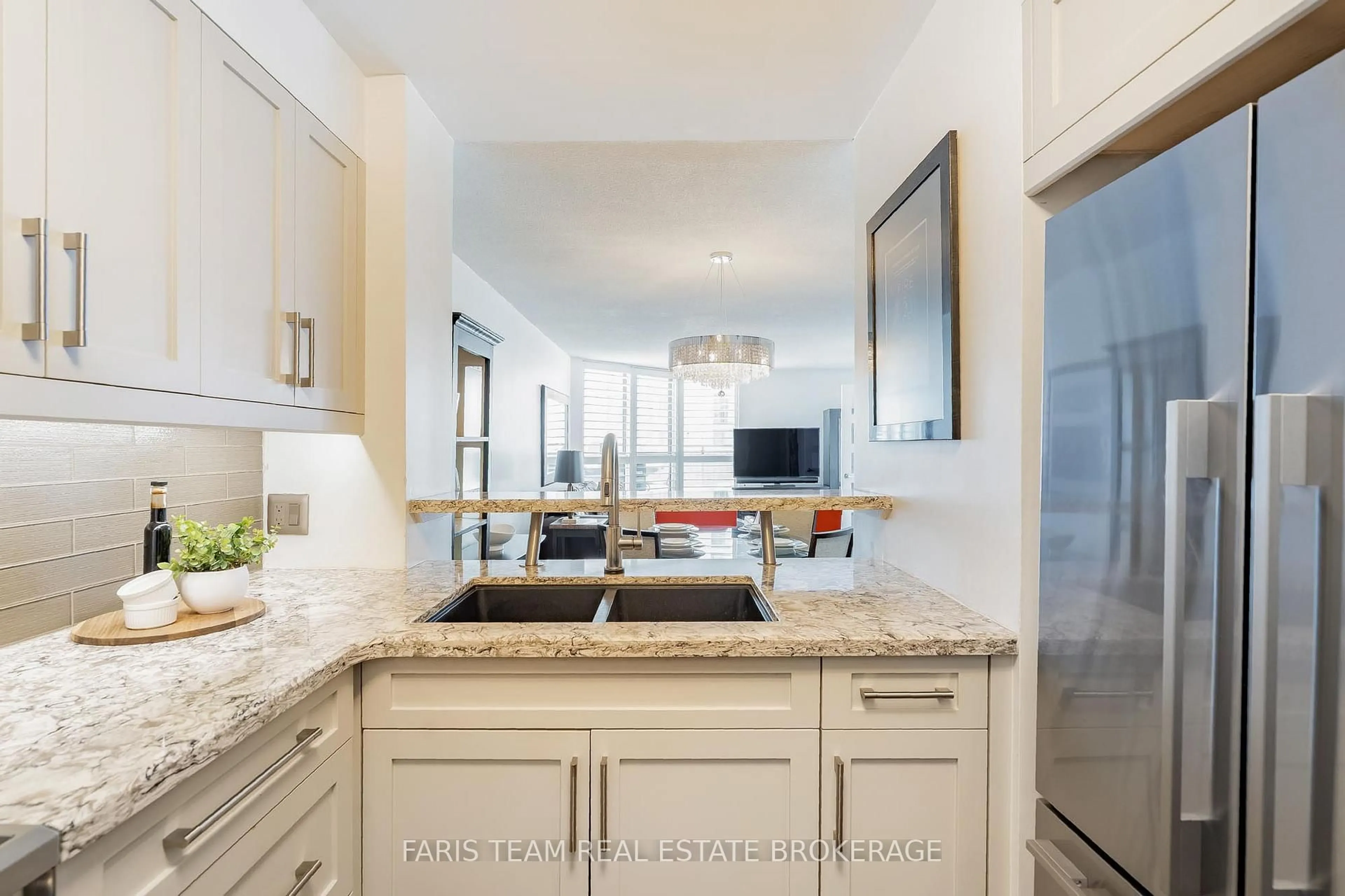 Open concept kitchen, ceramic/tile floor for 150 Dunlop St #304, Barrie Ontario L4M 6H1