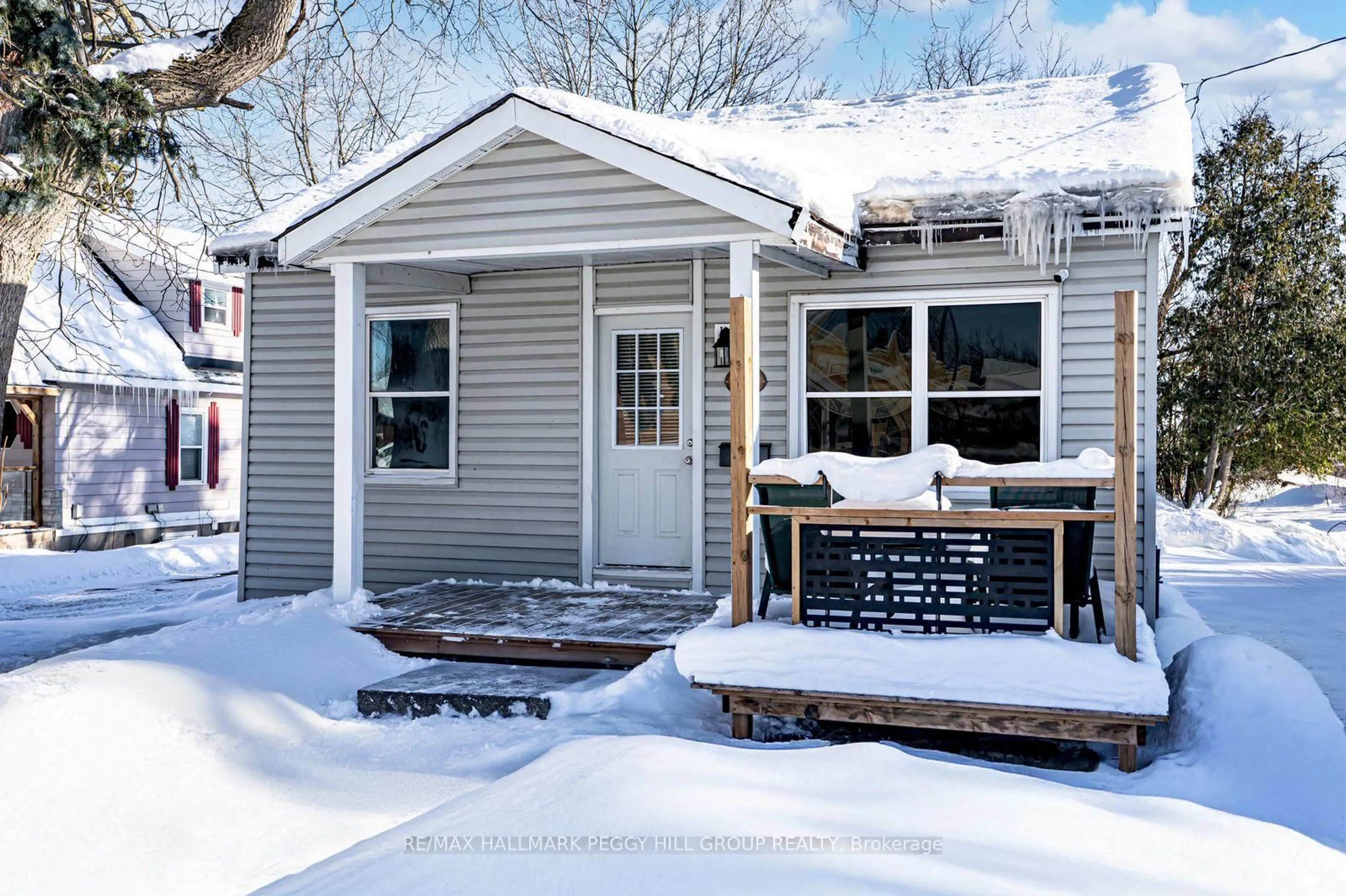 Home with vinyl exterior material, street for 221 Barrie Rd, Orillia Ontario L3V 2P6