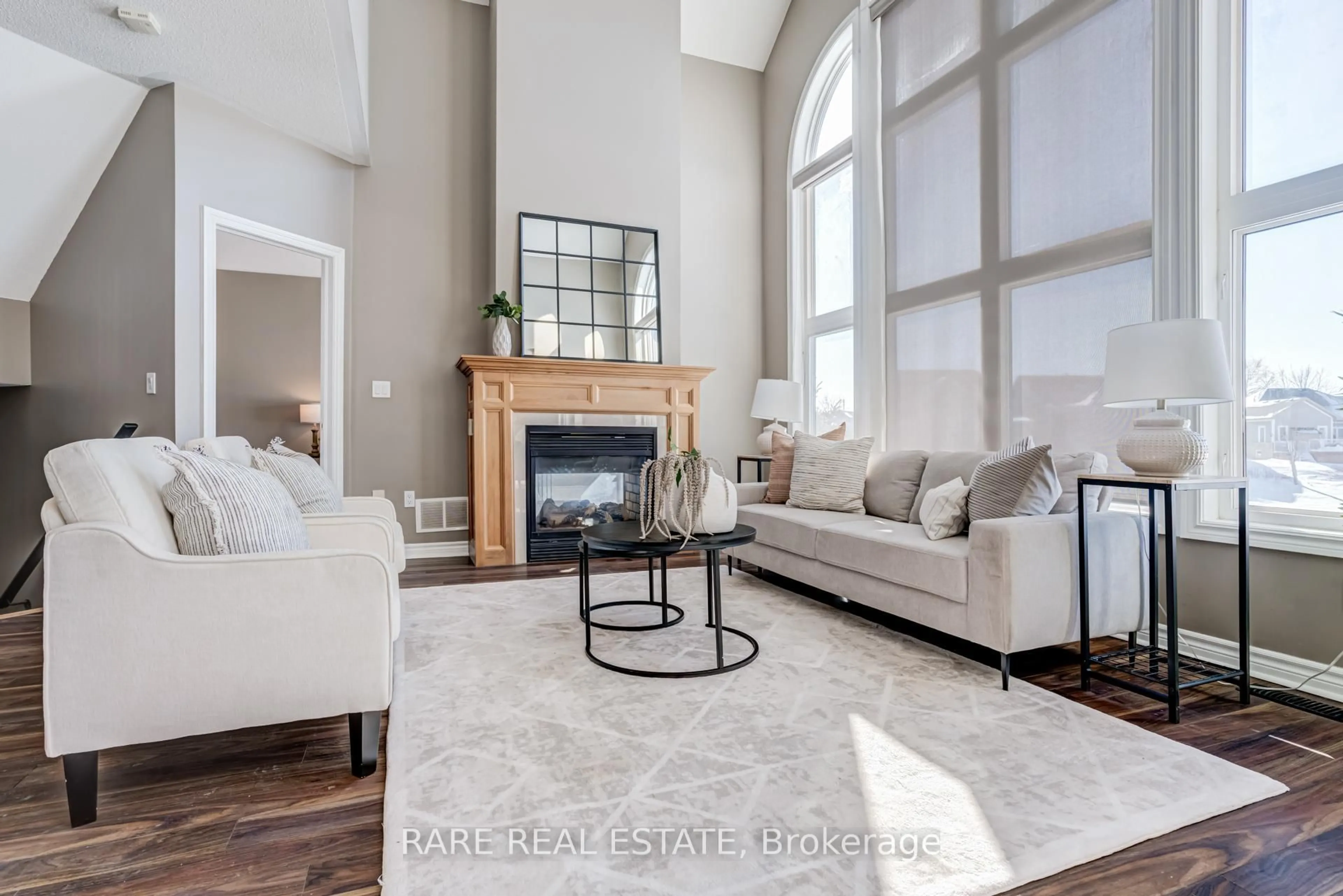 Living room with furniture, unknown for 39 Waterfront Circ, Collingwood Ontario L9Y 4Z2