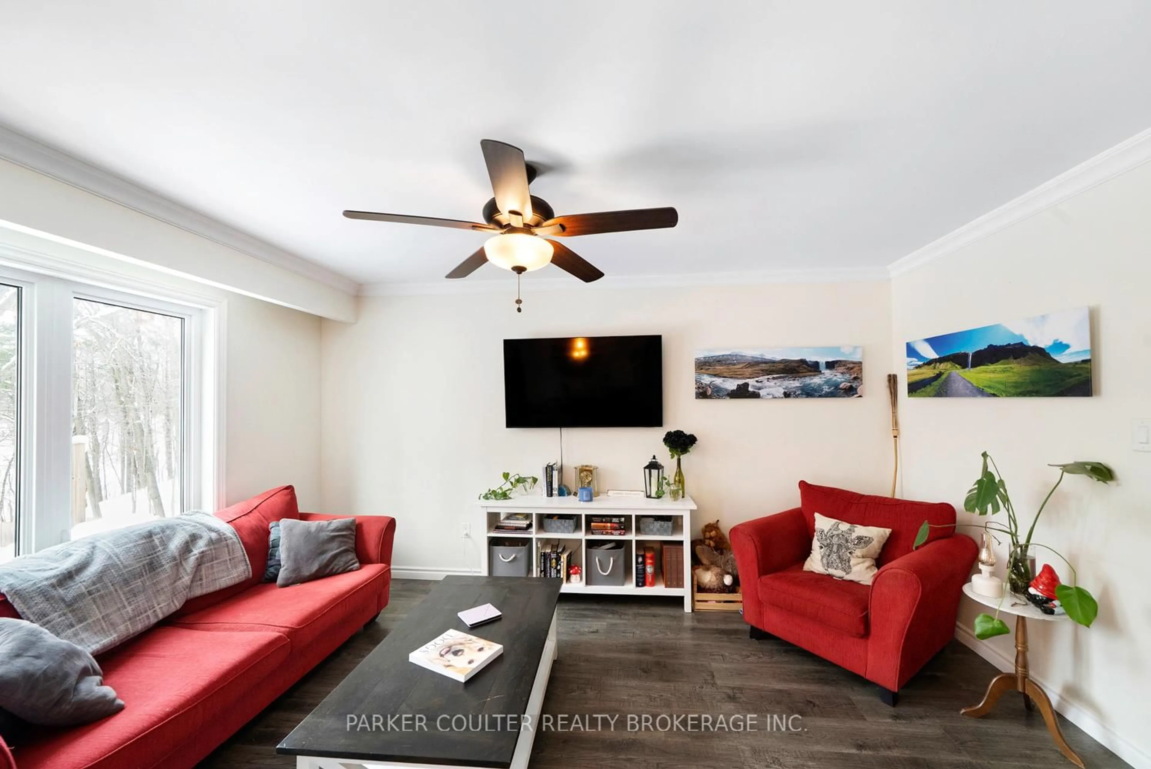 Living room with furniture, unknown for 69 Burns Circ, Barrie Ontario L4N 5J8