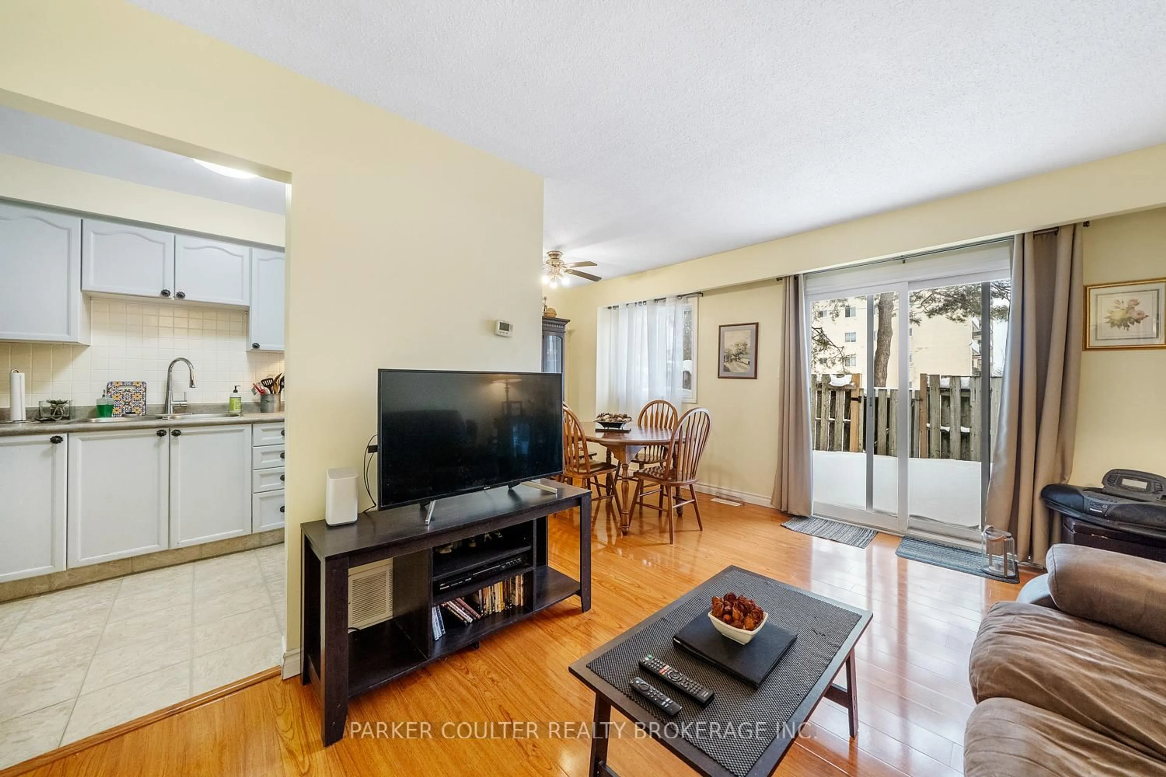 Living room with furniture, unknown for 261 Rose St #4, Barrie Ontario L4M 2V3