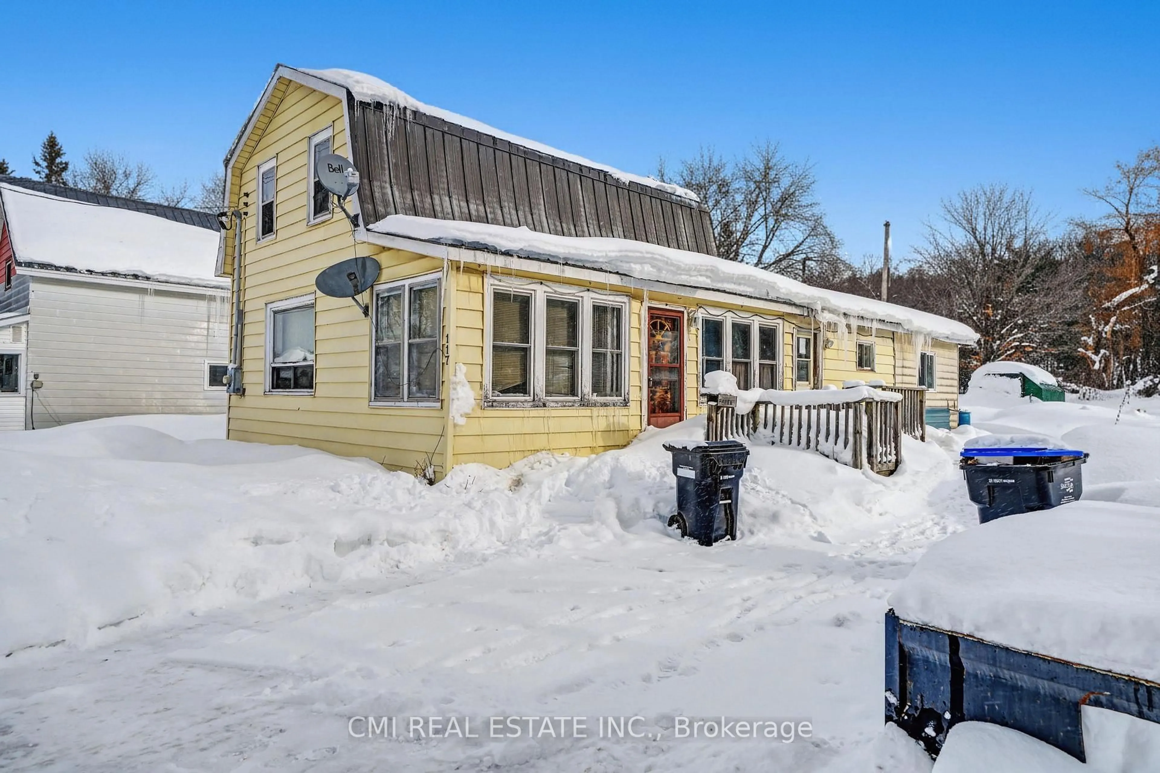 Patio, street for 117 Fox St, Penetanguishene Ontario L9M 1E2