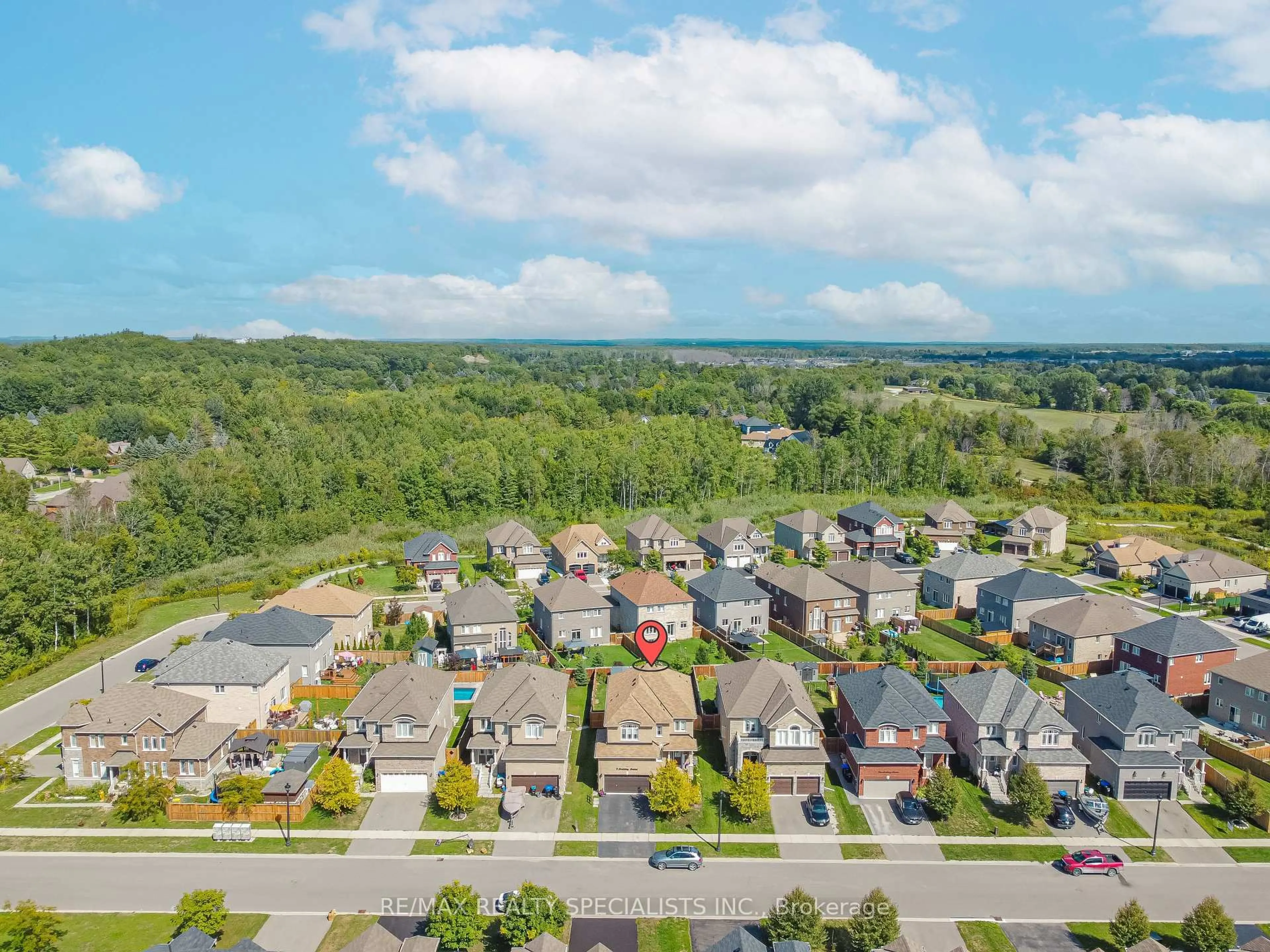 A pic from outside/outdoor area/front of a property/back of a property/a pic from drone, street for 9 Academy Ave, Wasaga Beach Ontario L9Z 1J4