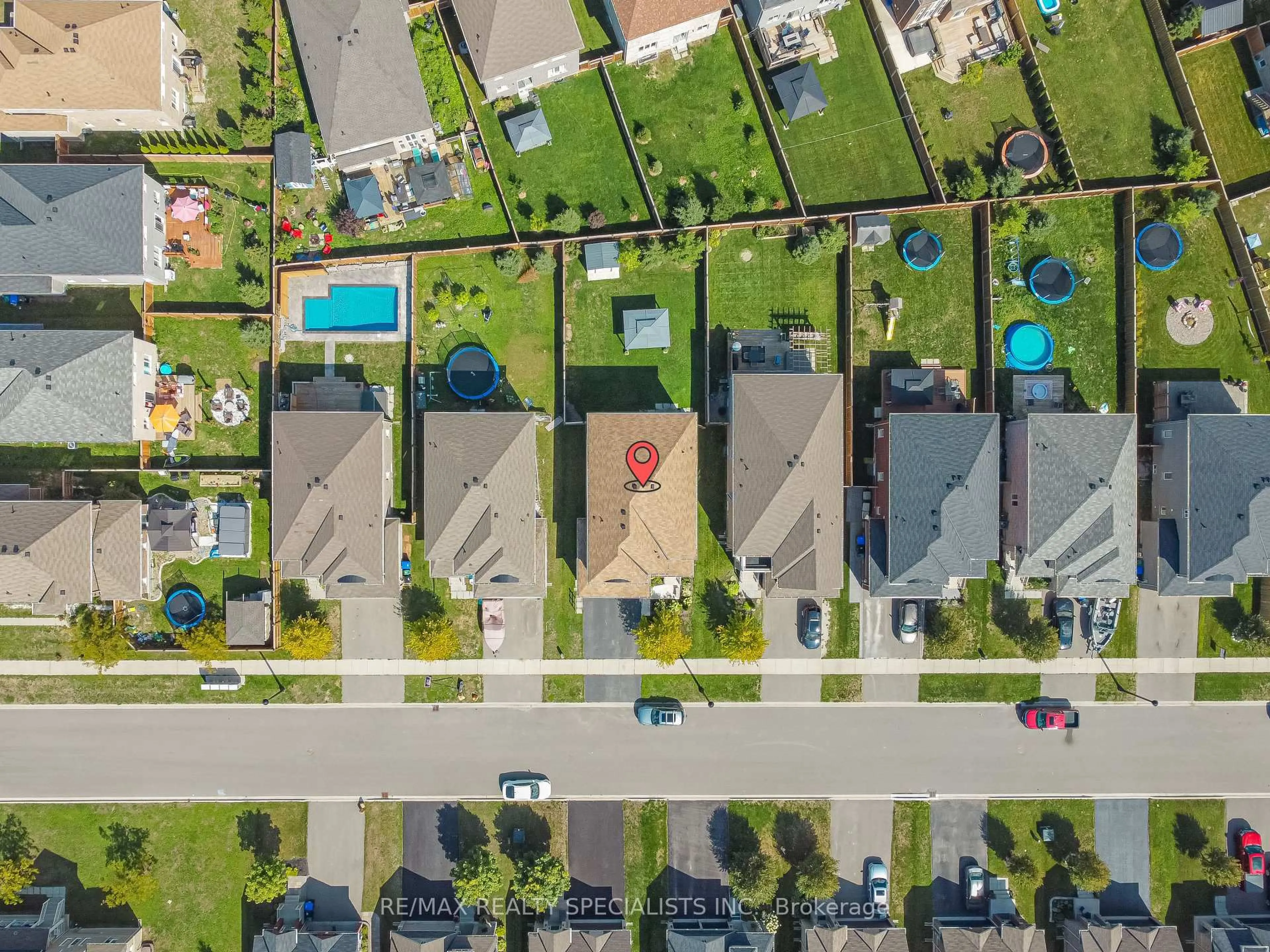 A pic from outside/outdoor area/front of a property/back of a property/a pic from drone, street for 9 Academy Ave, Wasaga Beach Ontario L9Z 1J4