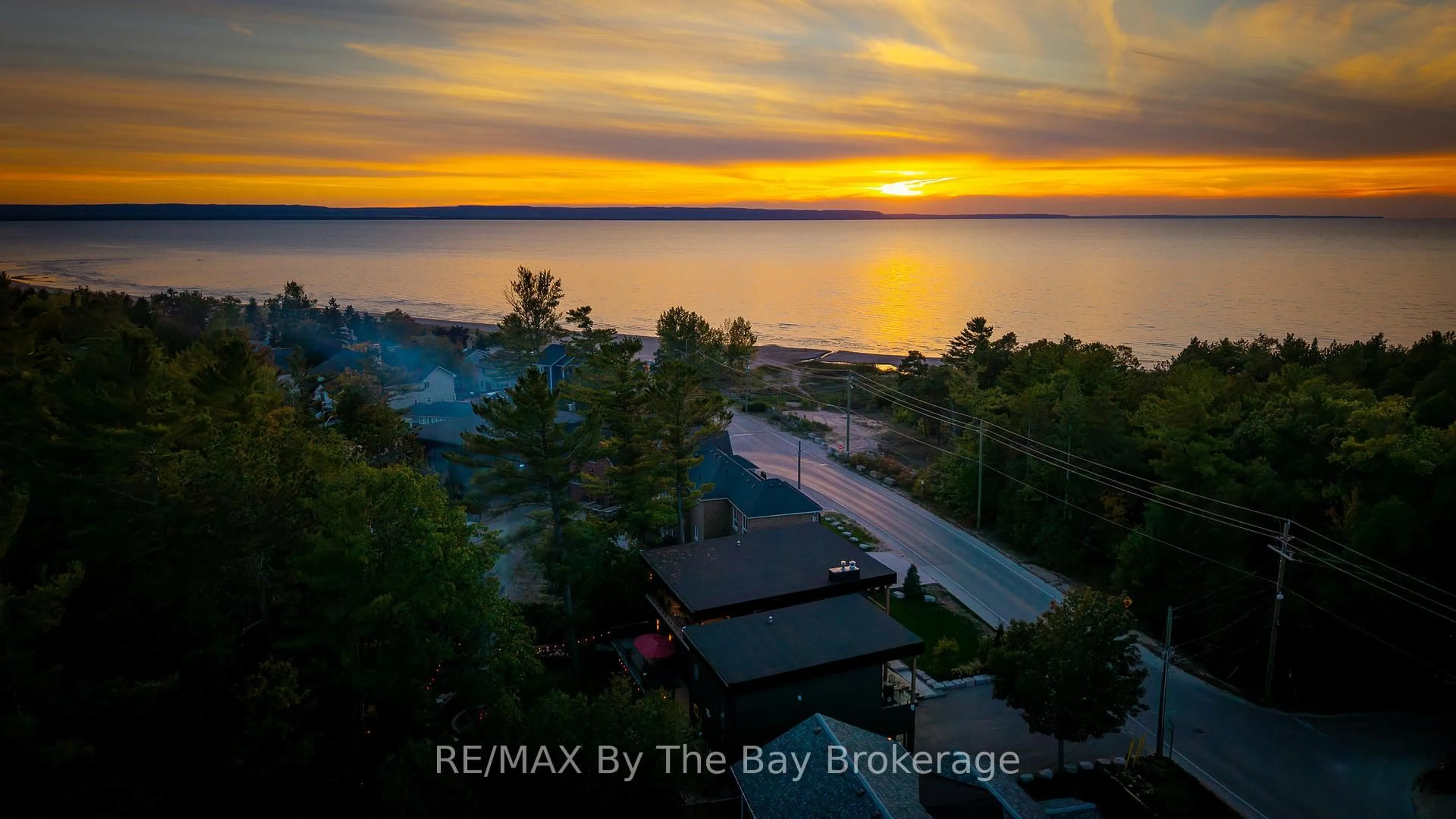 A pic from outside/outdoor area/front of a property/back of a property/a pic from drone, water/lake/river/ocean view for 809 Eastdale Dr, Wasaga Beach Ontario L9Z 2R7