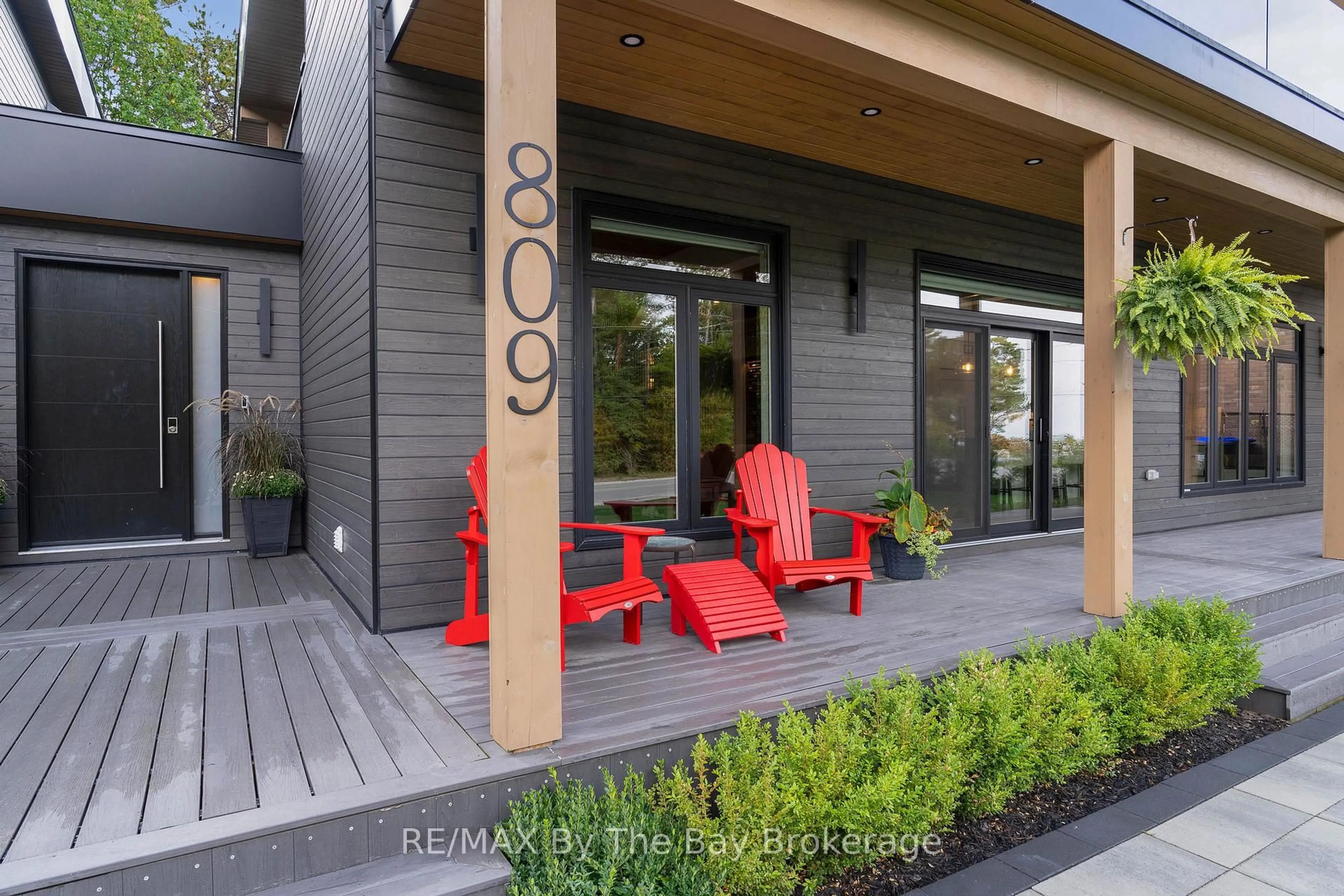 Indoor entryway for 809 Eastdale Dr, Wasaga Beach Ontario L9Z 2R7