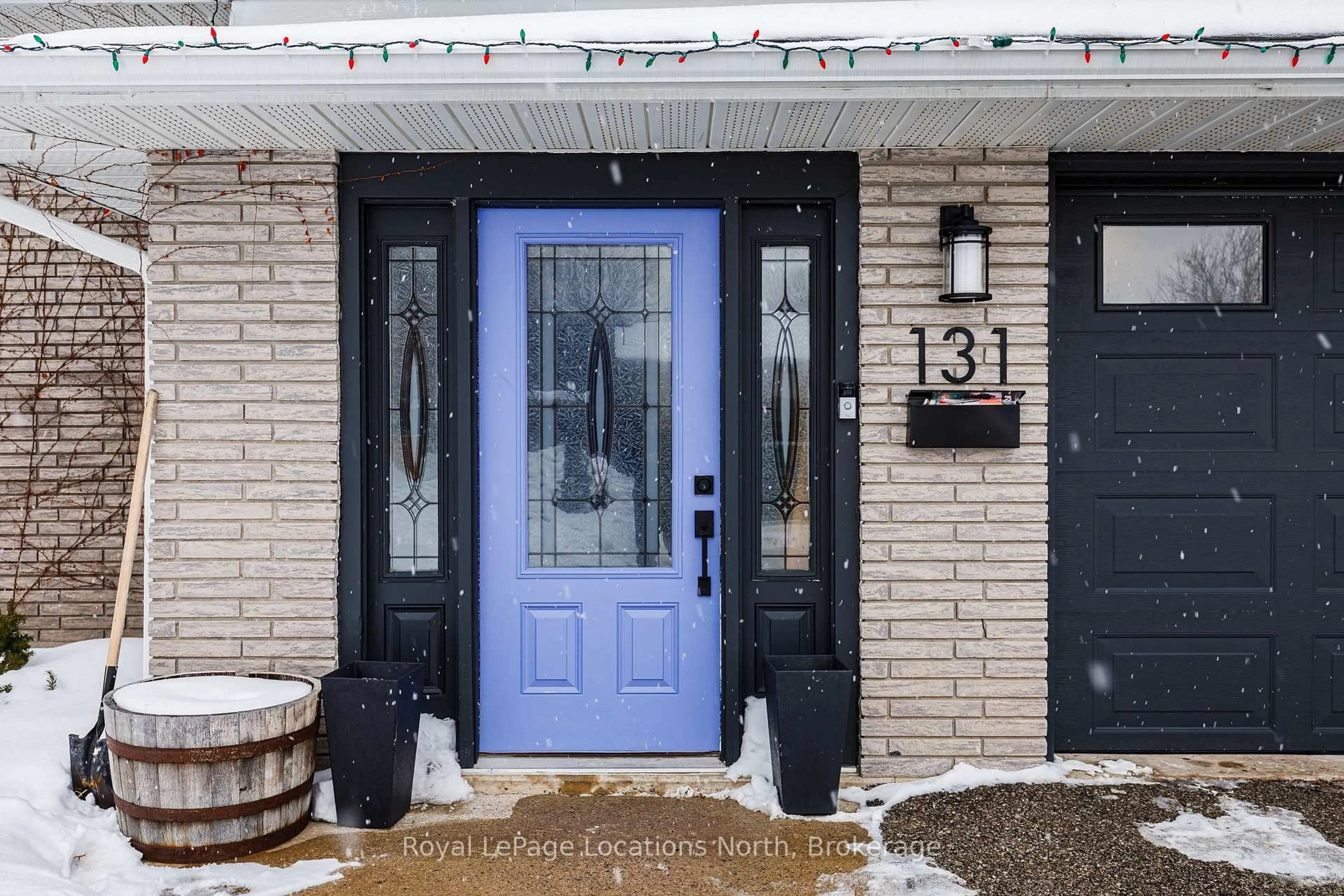 Indoor entryway for 131 Albert St, Collingwood Ontario L9Y 3Y4