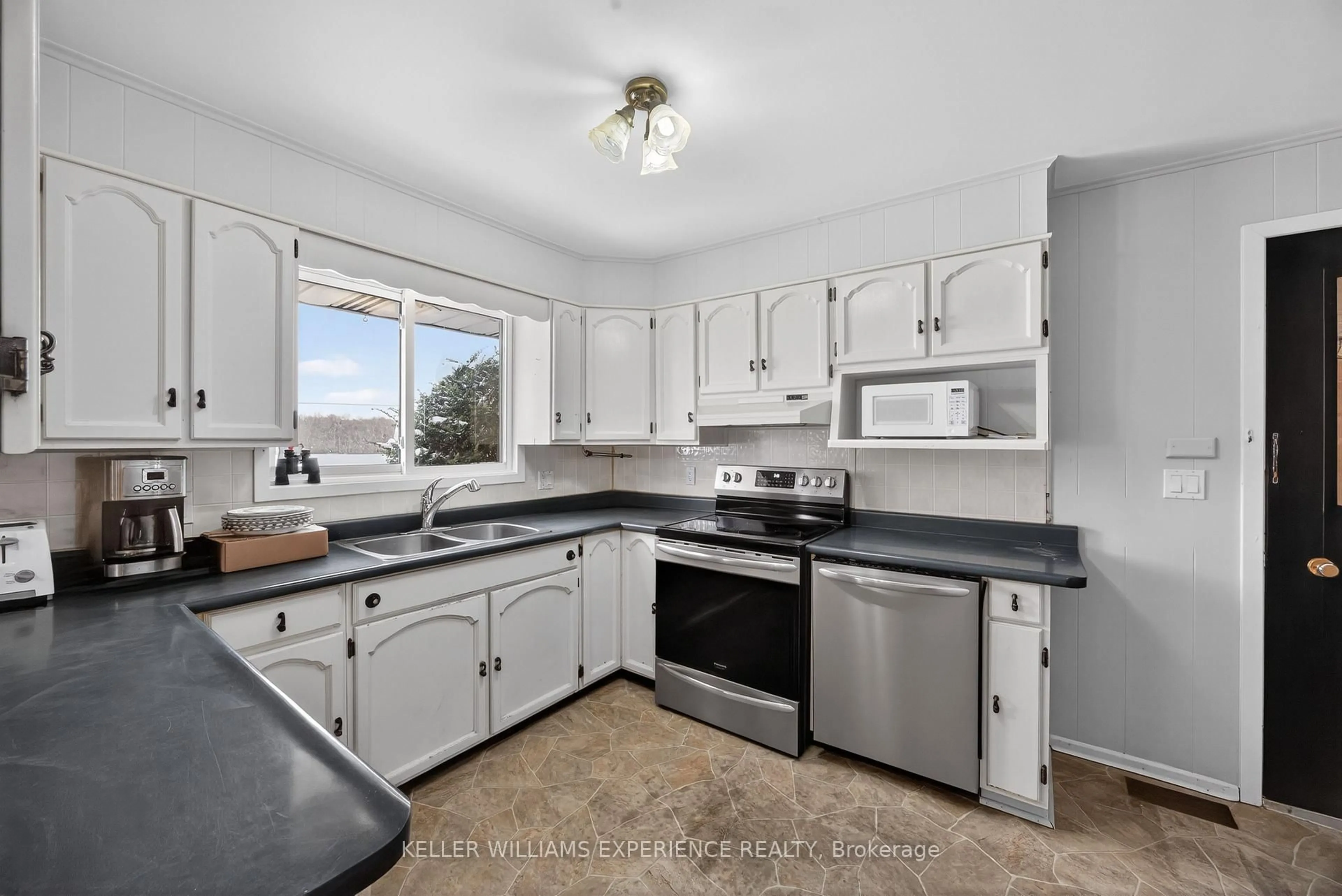 Standard kitchen, ceramic/tile floor for 1130 Baseline Rd, Tiny Ontario L0L 2T0