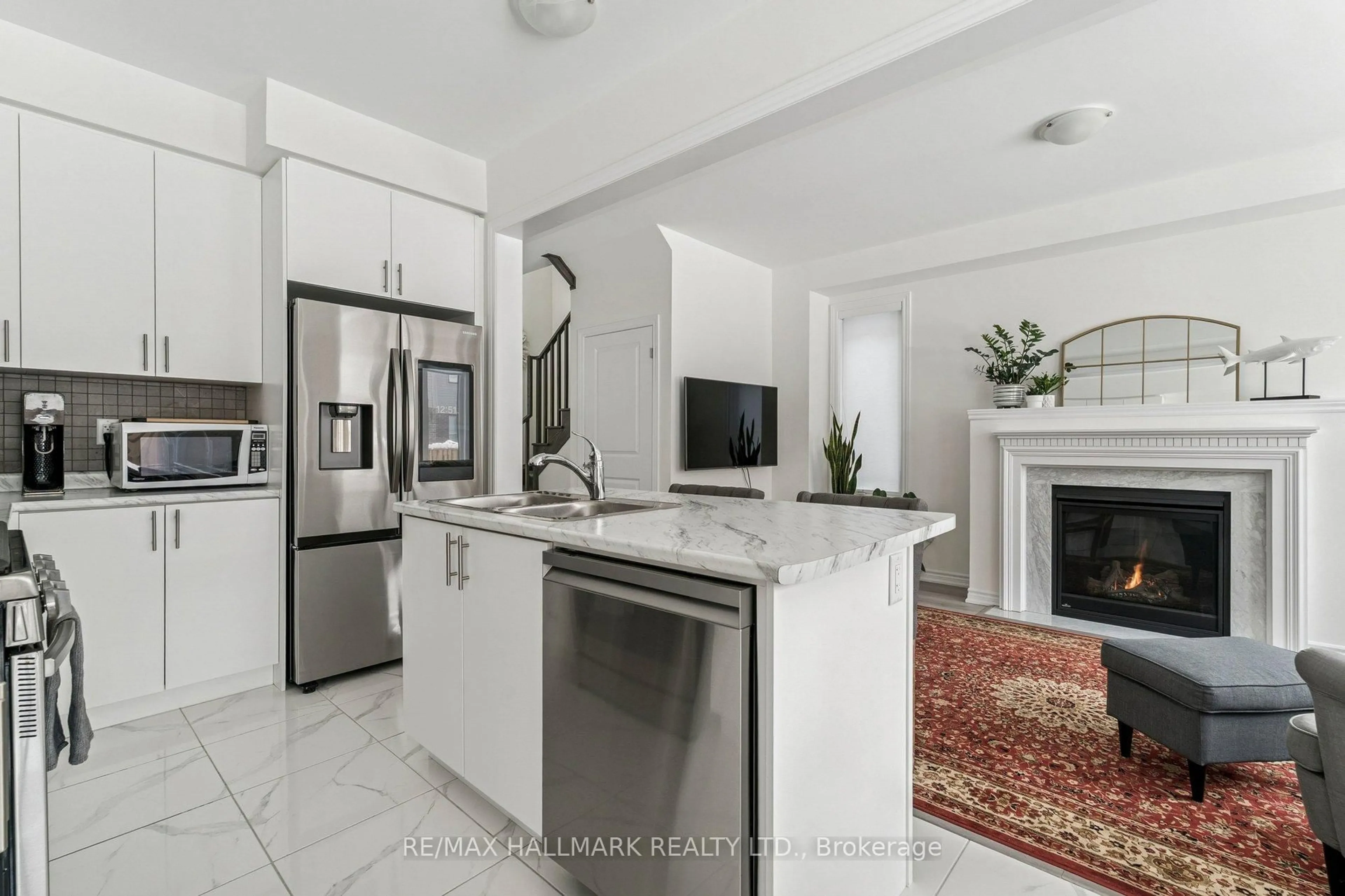 Open concept kitchen, ceramic/tile floor for 13 Tamworth Terr, Barrie Ontario L9J 0W5