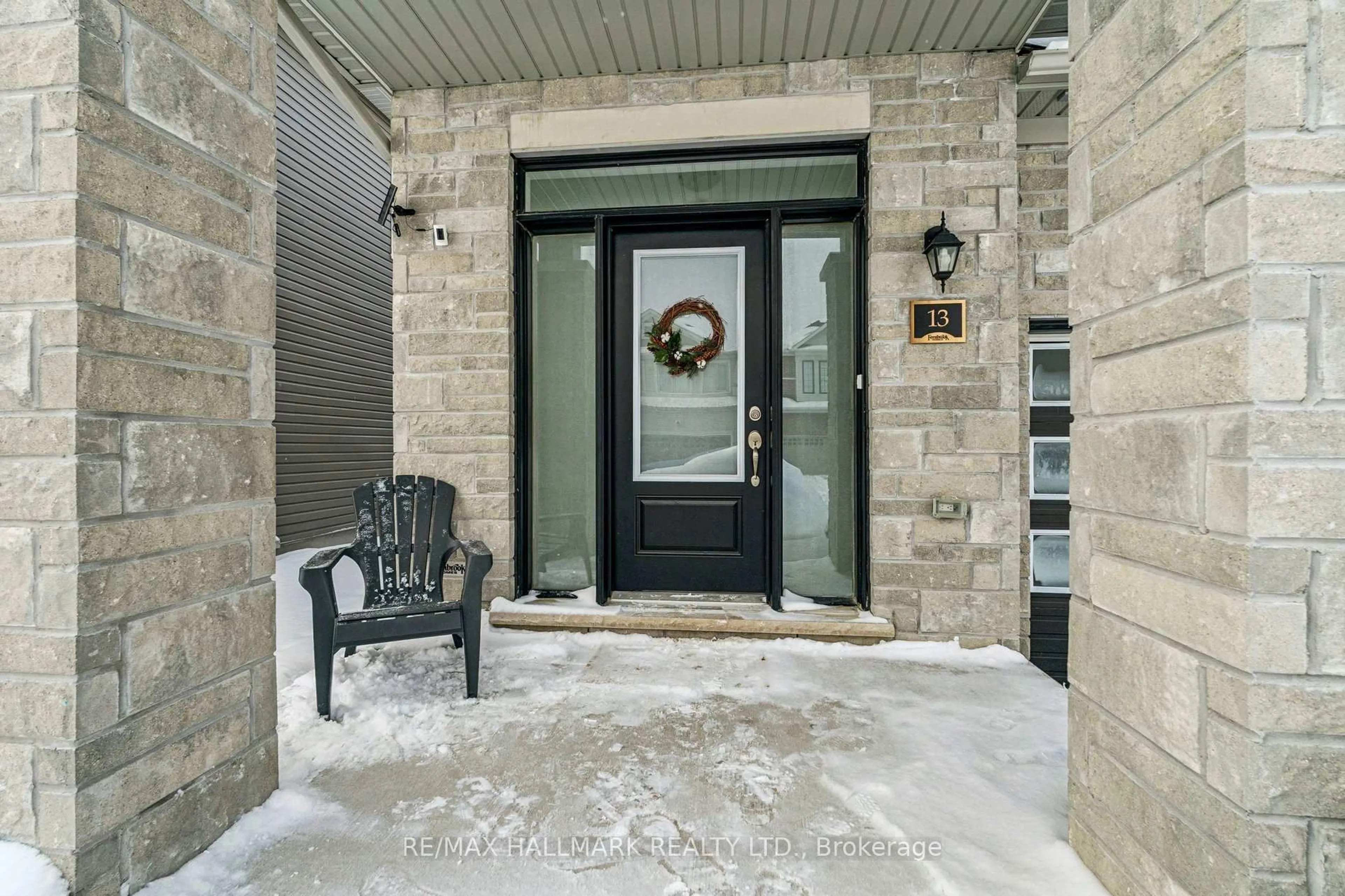Indoor entryway for 13 Tamworth Terr, Barrie Ontario L9J 0W5