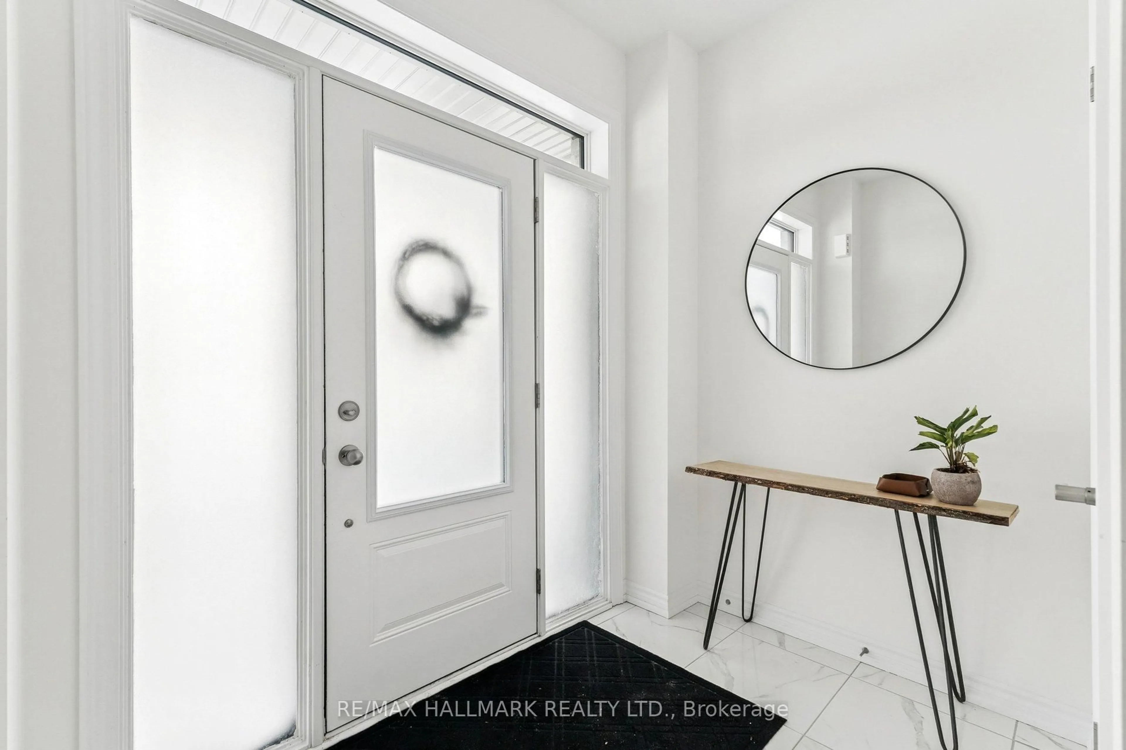 Indoor entryway for 13 Tamworth Terr, Barrie Ontario L9J 0W5